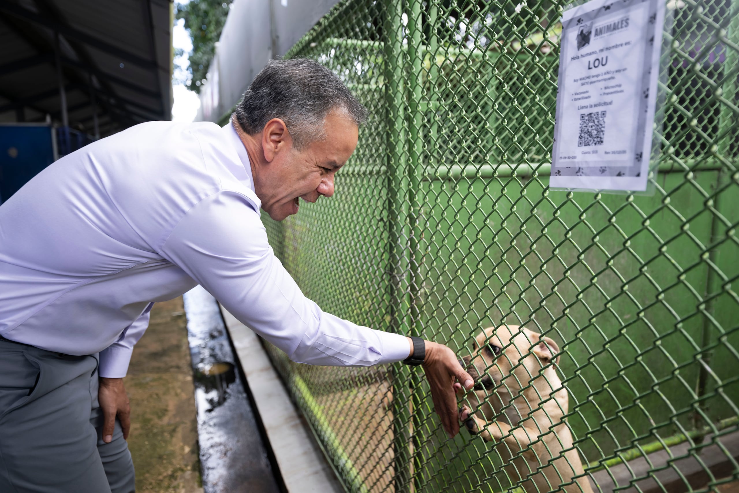 El alcalde de San Juan, Miguel Romero, ofreció detalles de los servicios que ofrece el centro.