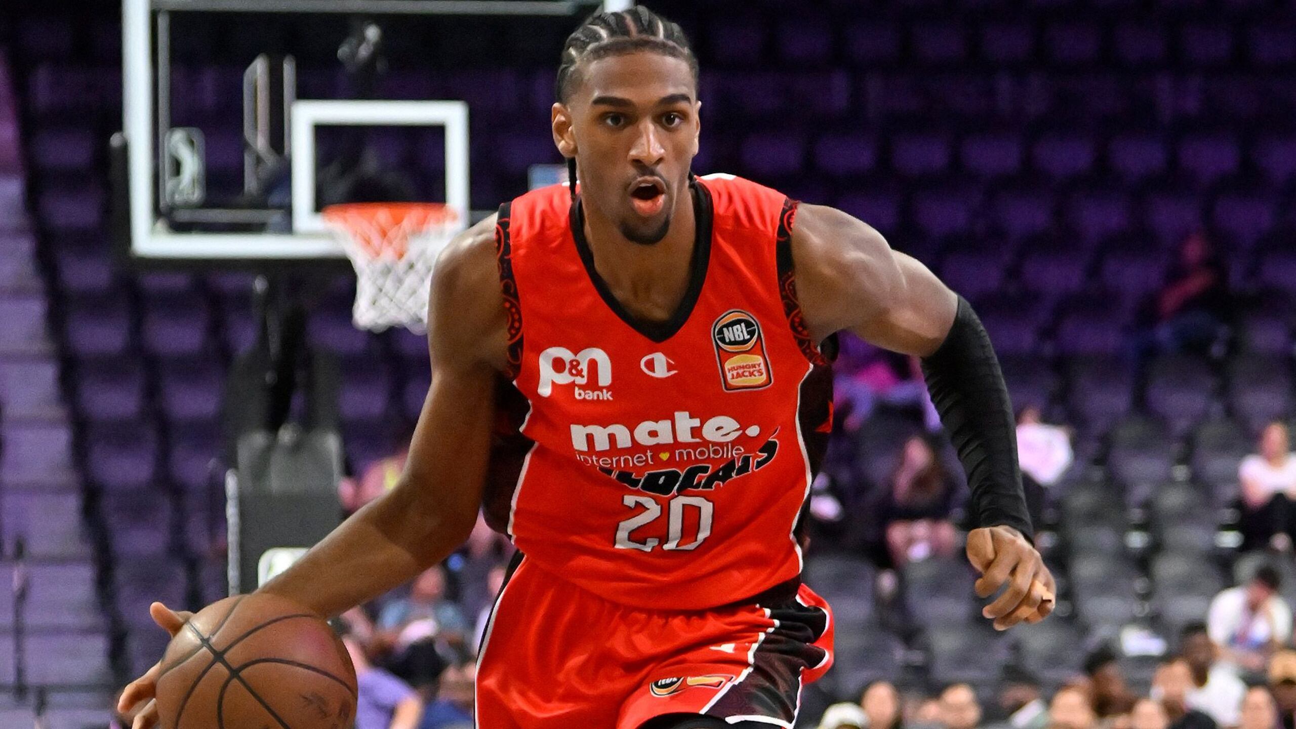 El prospecto francés Alex Sarr, aquí en uniforme de los Perth Wildcats en la liga de Australia, es el principal candidato a ser el primer reclamo del draft. De ser así por segundo año corrido un jugador francés sería el número uno.