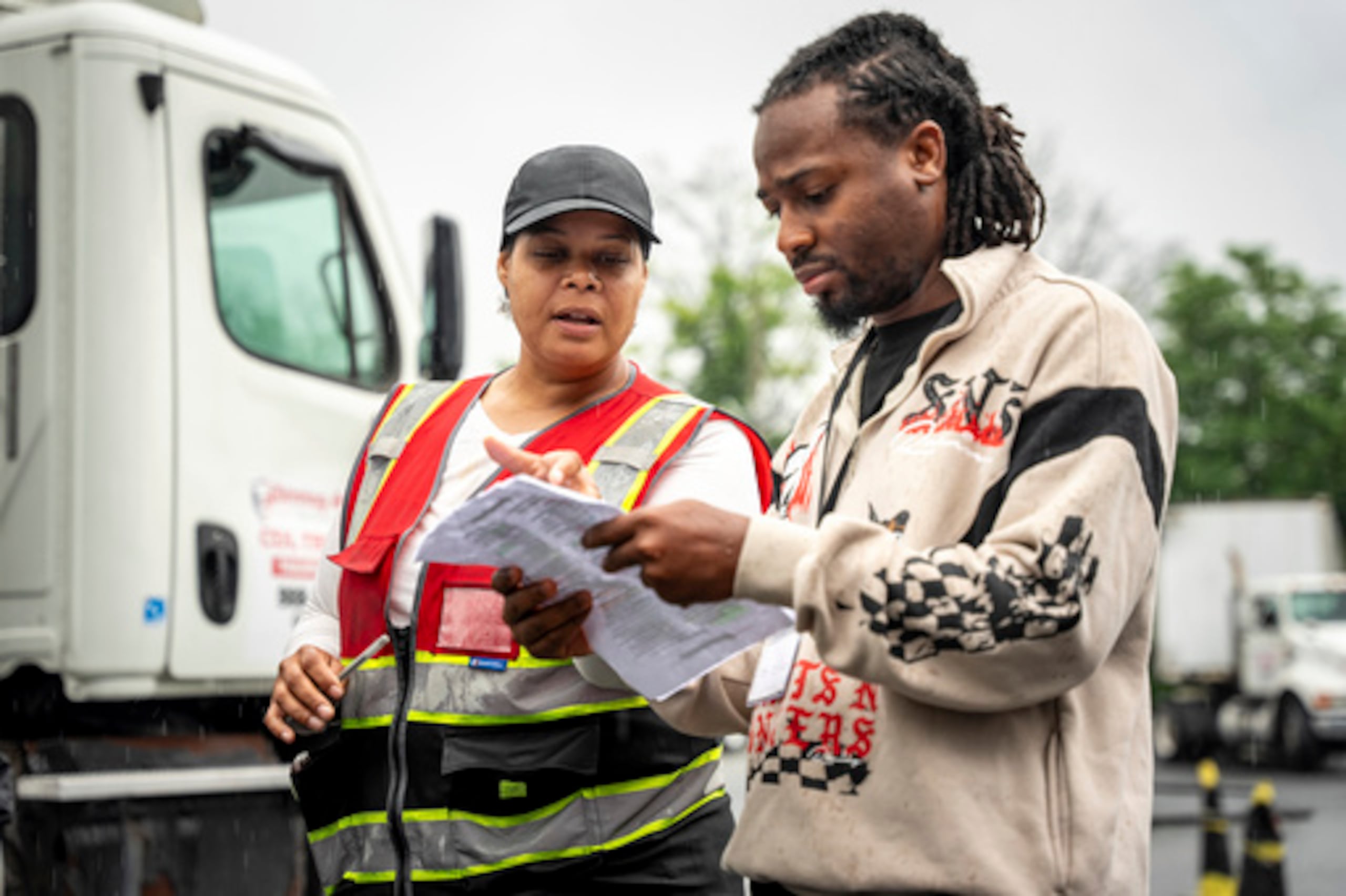 El Departamento de Transporte federal indicó que California ha realizado cerca de 34,000 inspecciones en las que se encontró al menos una violación desde que entraron en vigor los nuevos estándares de idioma.