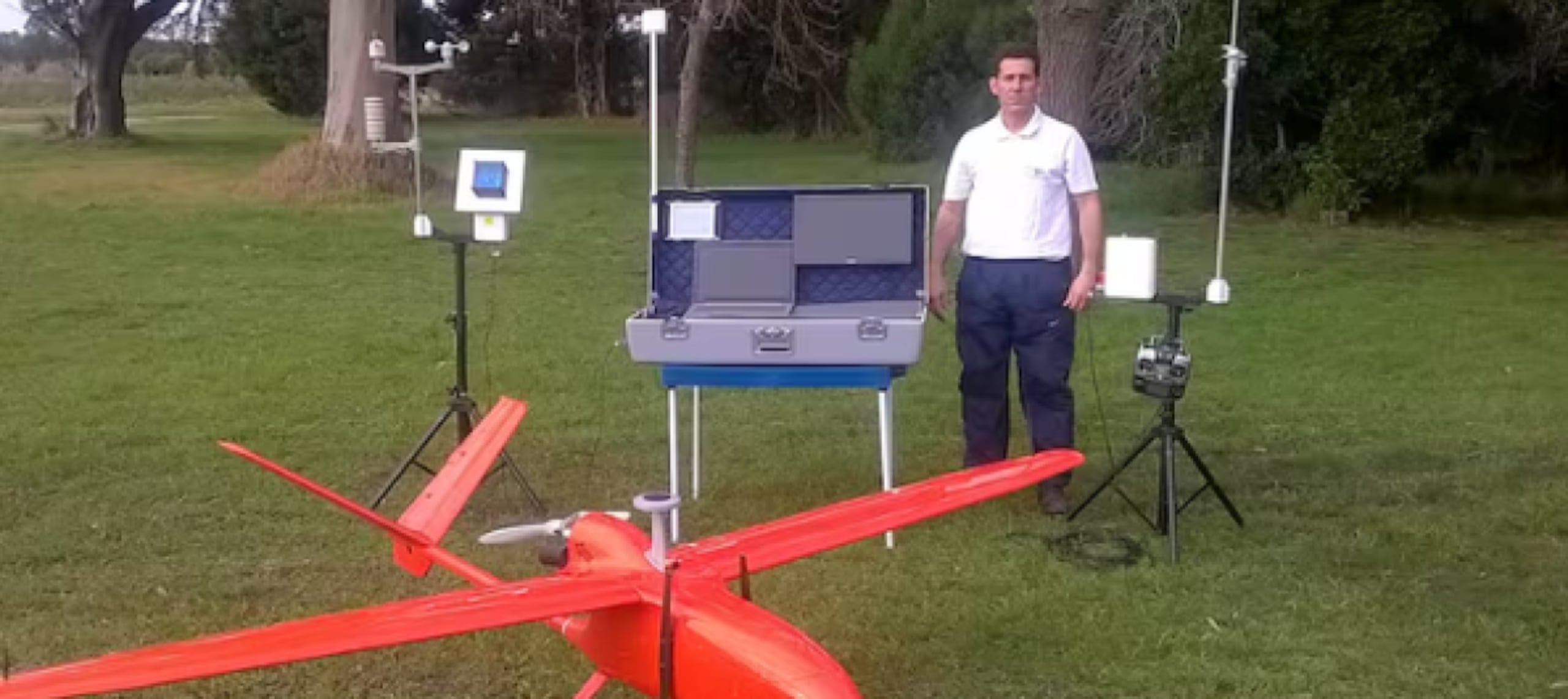 Fundó Aerodyca, dedicada a la fabricación de aviones no tripulados para uso civil y militar.