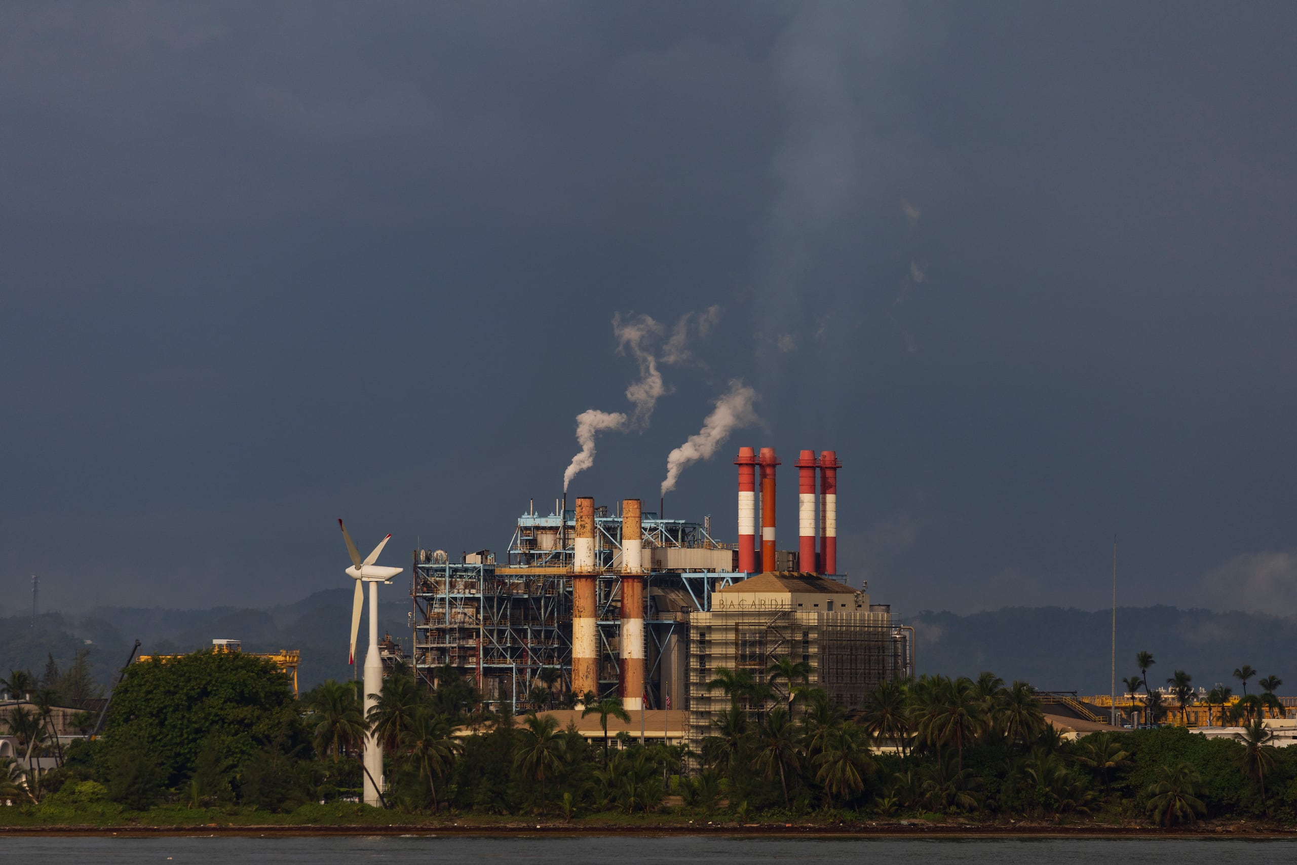 El ahorro estimado con la conversión de las unidades 3 y 4 de Palo Seco a gas es de $40.6 millones, según la gobernadora, lo que se reflejaría en la factura de luz.