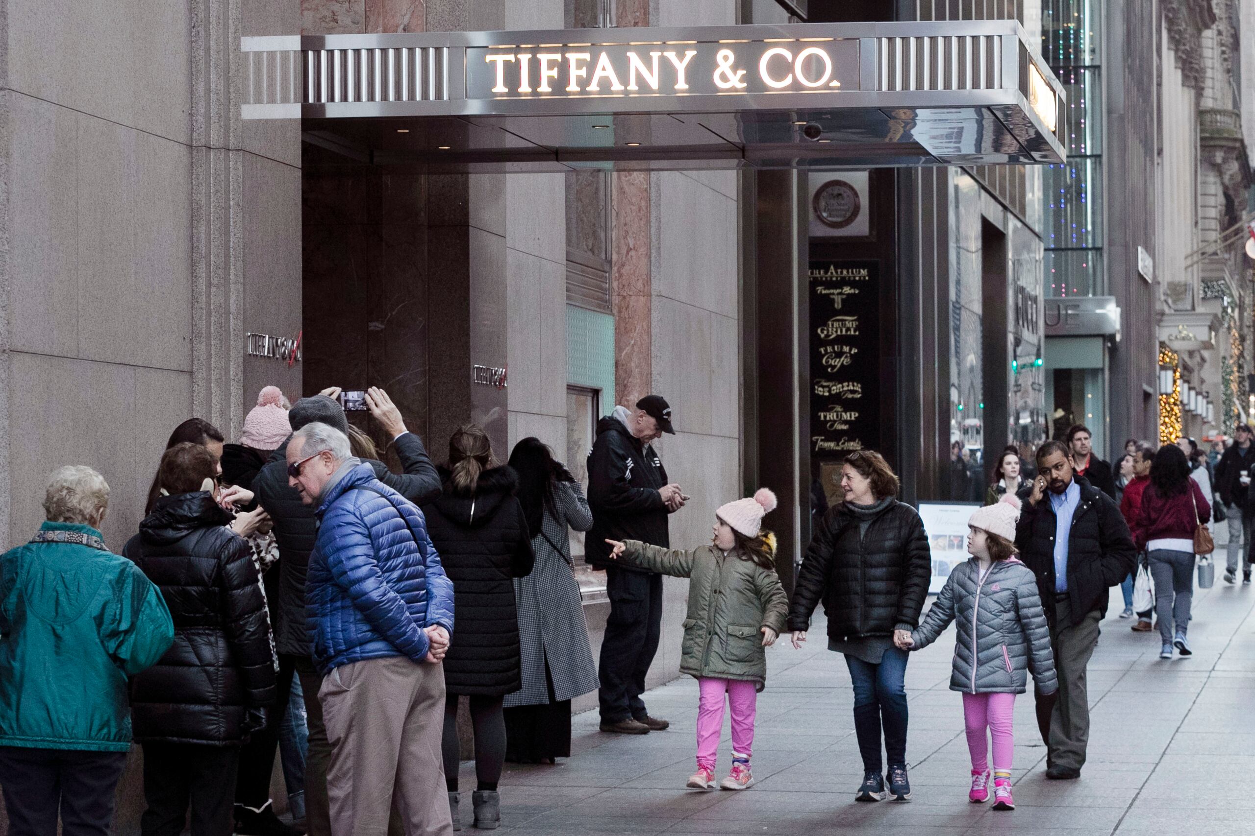El incendio se originó en el sotano de la prestigiosa joyería fundada en el 1837 y que se hizo famosa tras la película “Breakfast at Tiffany’s" de 1961.