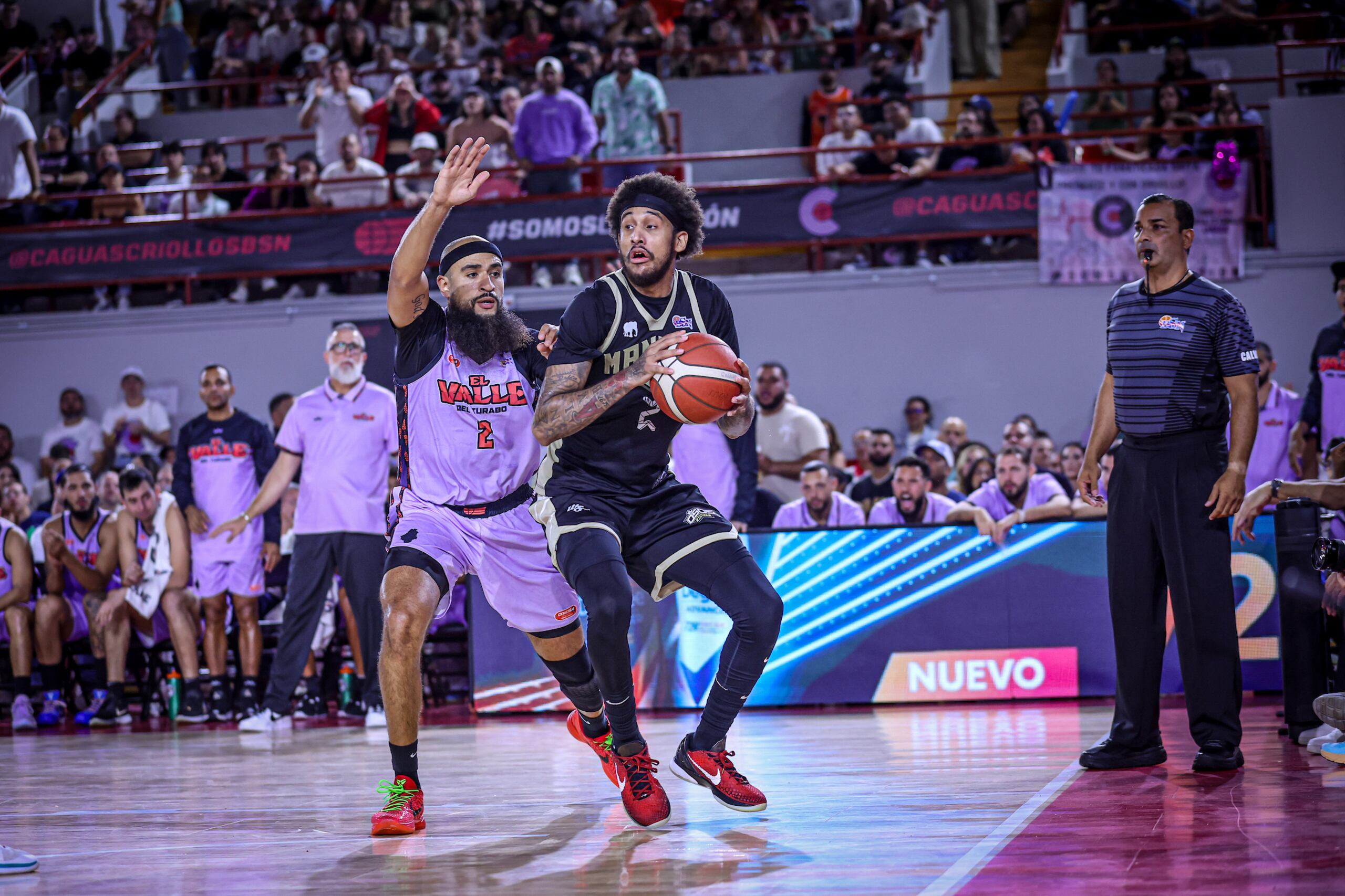 Primer duelo de la final del BSN entre los Criollos y los Osos.