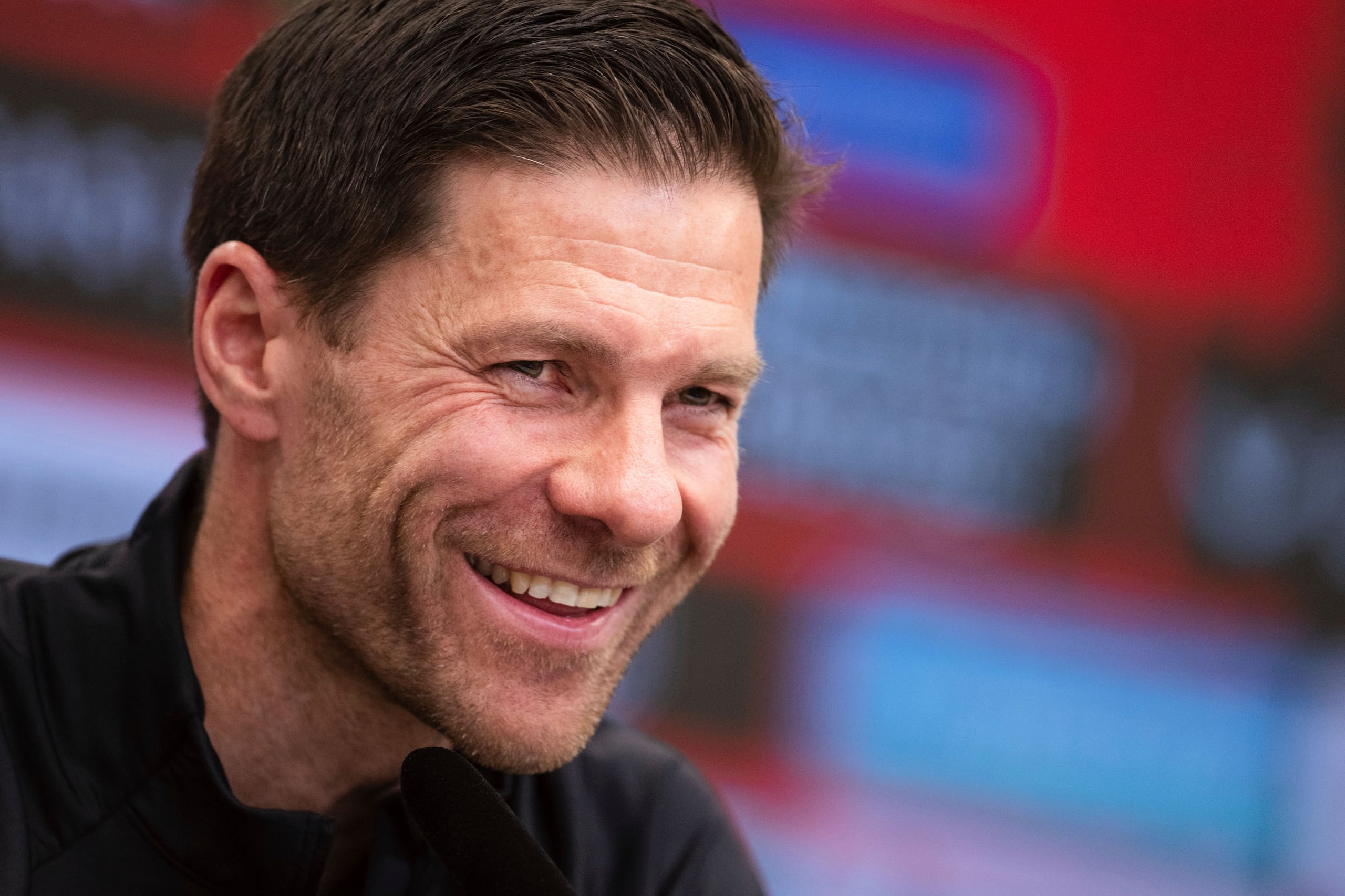 El técnico del Bayer Leverkuysen, Xabi Alonso, en una rueda de prensa, el viernes 9 de mayo de 2025, en Leverkusen.