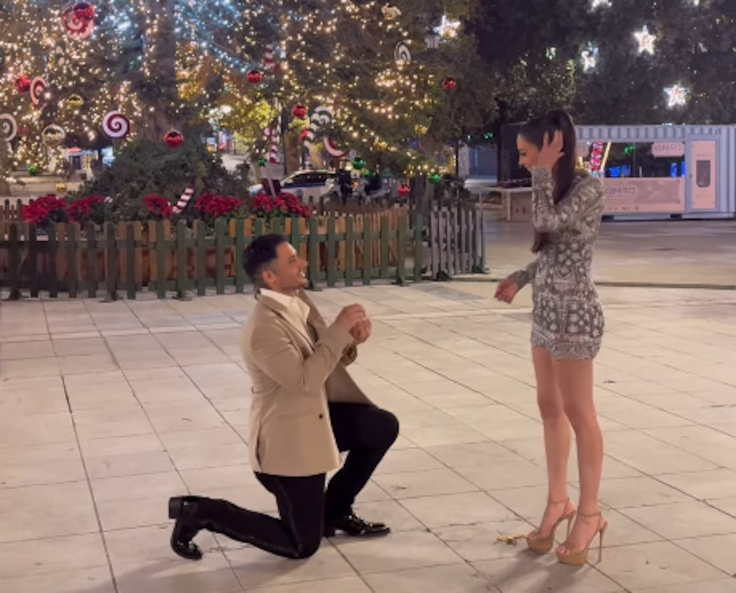 Jennifer Colón se compromete en Grecia.