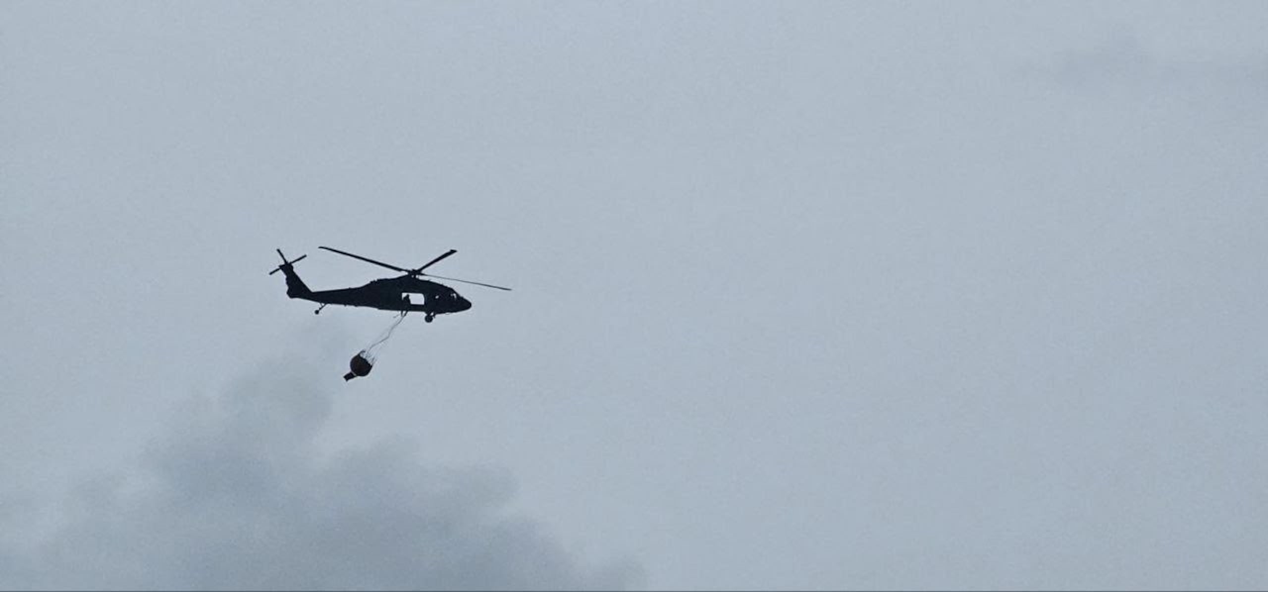 La Guardia Nacional de Puerto Rico apoya las labores de respuesta ante un fuego reportado en la colindancia entre los municipios de Canóvanas y Loíza.