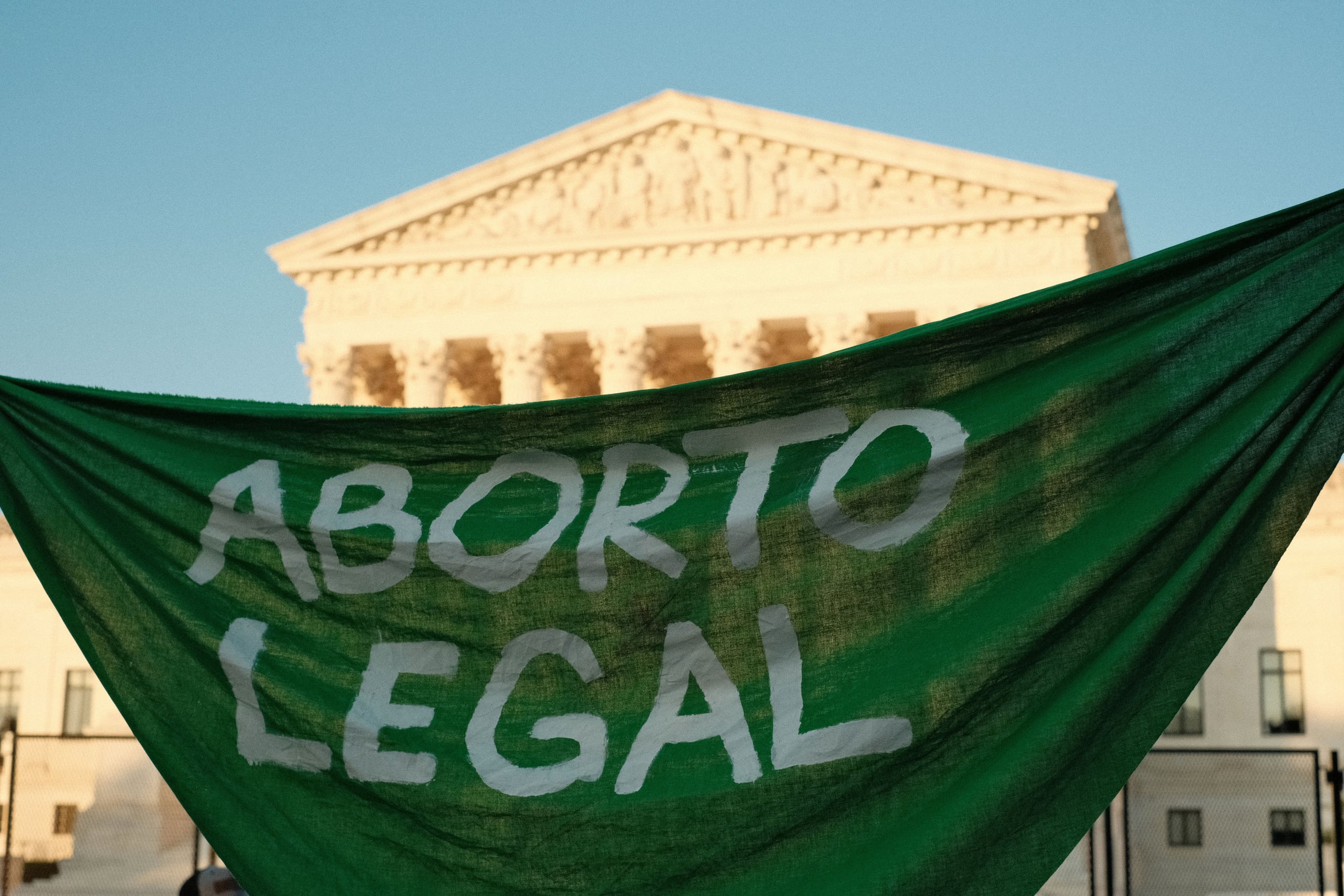 El 25 de junio de 2022 el Supremo revocó el fallo 'Roe contra Wade', que desde 1973 protegía el derecho de la mujer a abortar. La corte dictó la sentencia Dobbs y con ello abrió la puerta a los estados a hacer su propia legislación al respecto. Fotografía de archivo. EFE/ Jorge Dastis