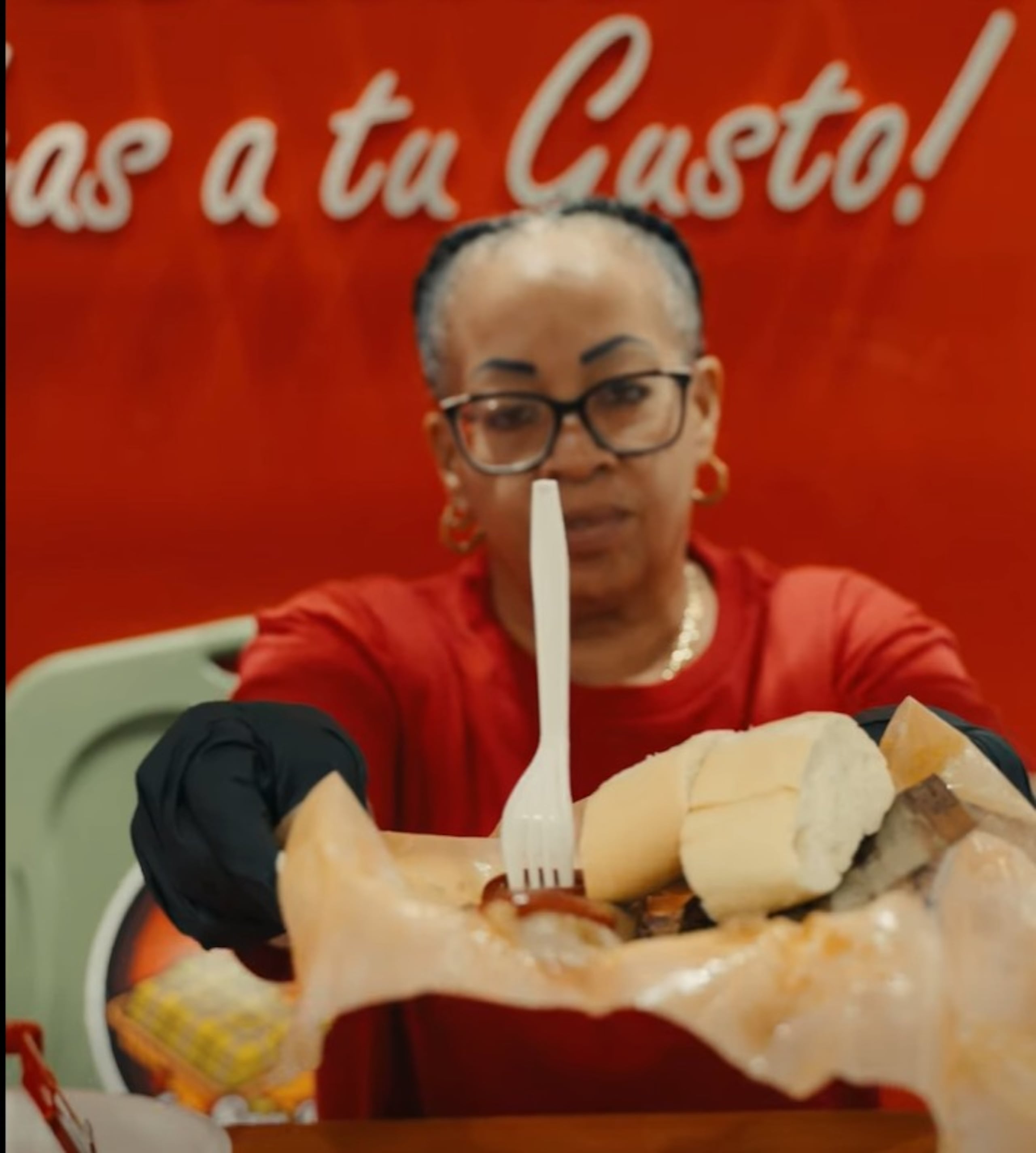 Jesica Diodonet Hernández es conocida como "la señora de los pasteles" en Guánica.
