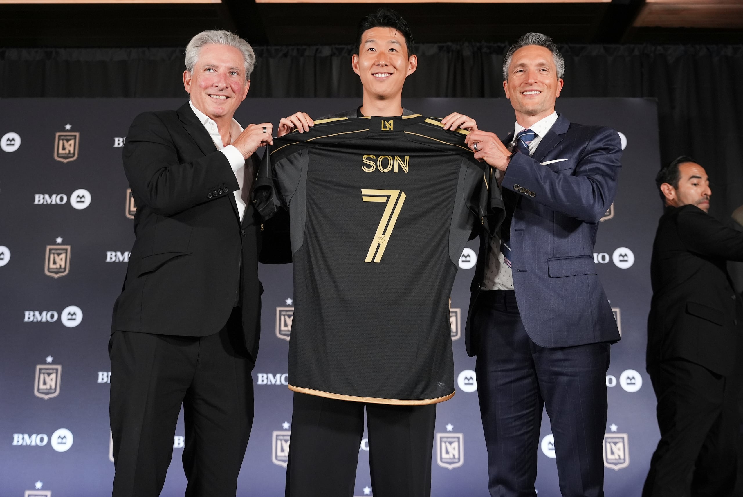 Heung-min Son, de Corea del Sur, fue presentado como nuevo integrante del Los Angeles FC durante una conferencia de prensa del equipo de la MLS el miércoles, 6 de agosto de 2025, en Los Ángeles.