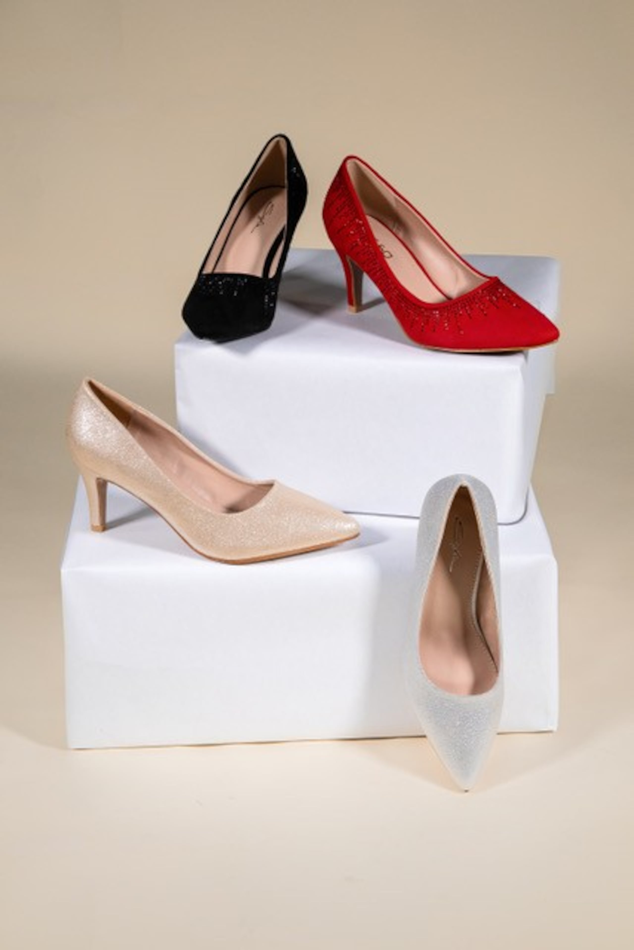 El estilo pump con tacón bajo es ideal para las fiestas con baile.