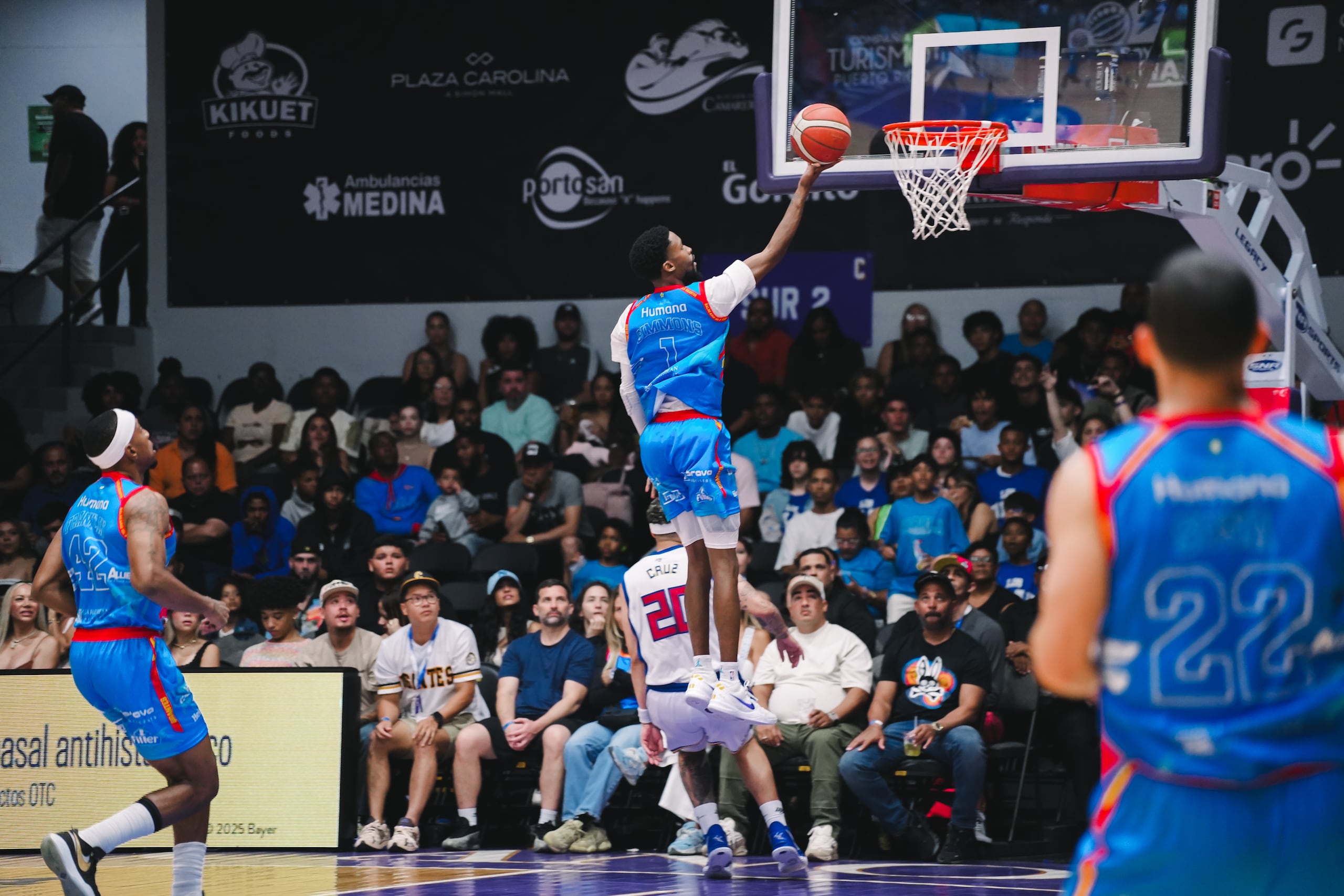 Kobi Simmons guio a los Gigantes.