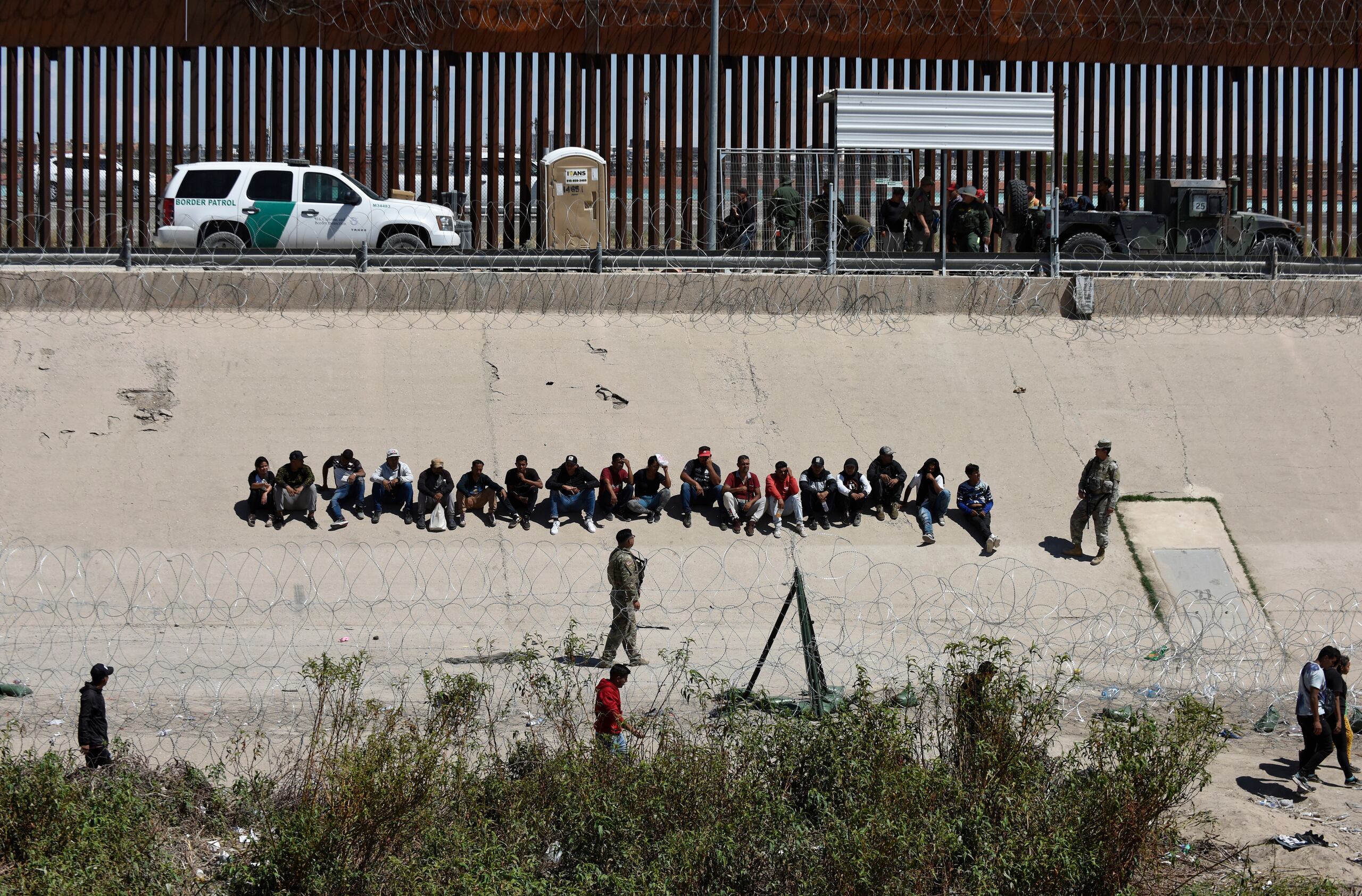 El alcalde aseguró que en Monument no hay lugar para los inmigrantes por lo que advierten que las personas que han terminado sus estadías asignadas en Denver no serán bien recibidas en el lugar y que la administración de la ciudad y los oficiales de policía trabajarán para detenerlos y trasladarlos a otros lugares.