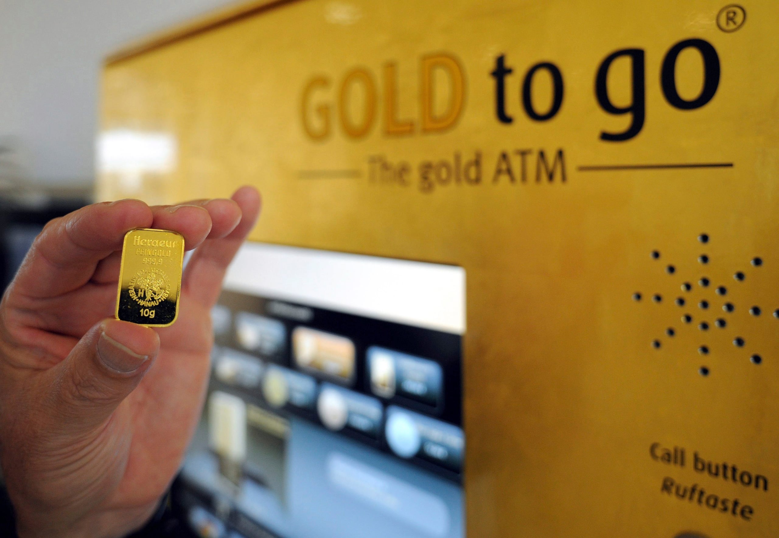 El precio del oro ha subido un 49%, impulsado por las compras masivas de los bancos centrales, la debilidad del dólar y el contexto geopolítico.
