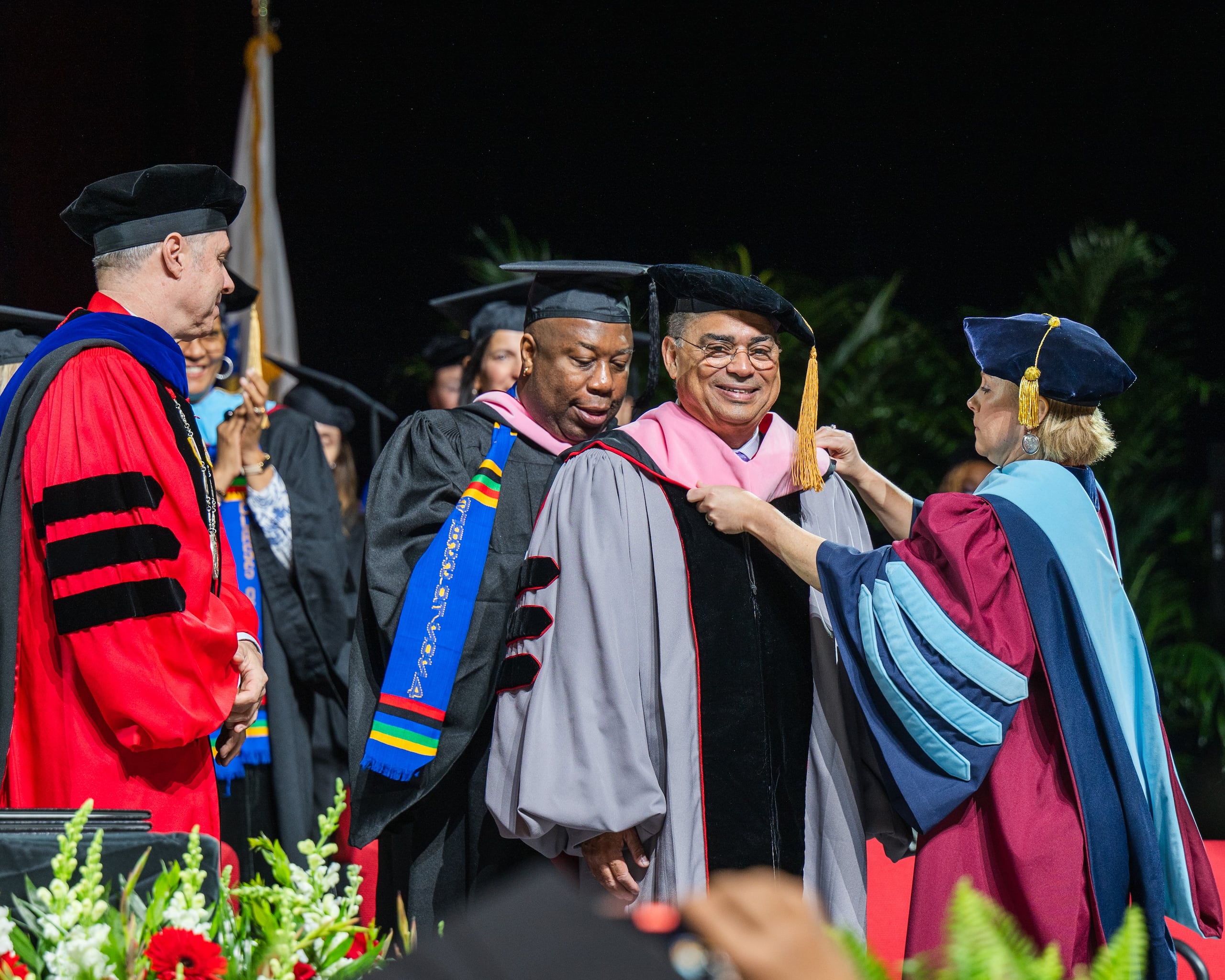 La importante distinción se dio en la colación de grados 2024 de la universidad, llevada a cabo en el Agganis Arena en la ciudad de Boston, Massachusetts.