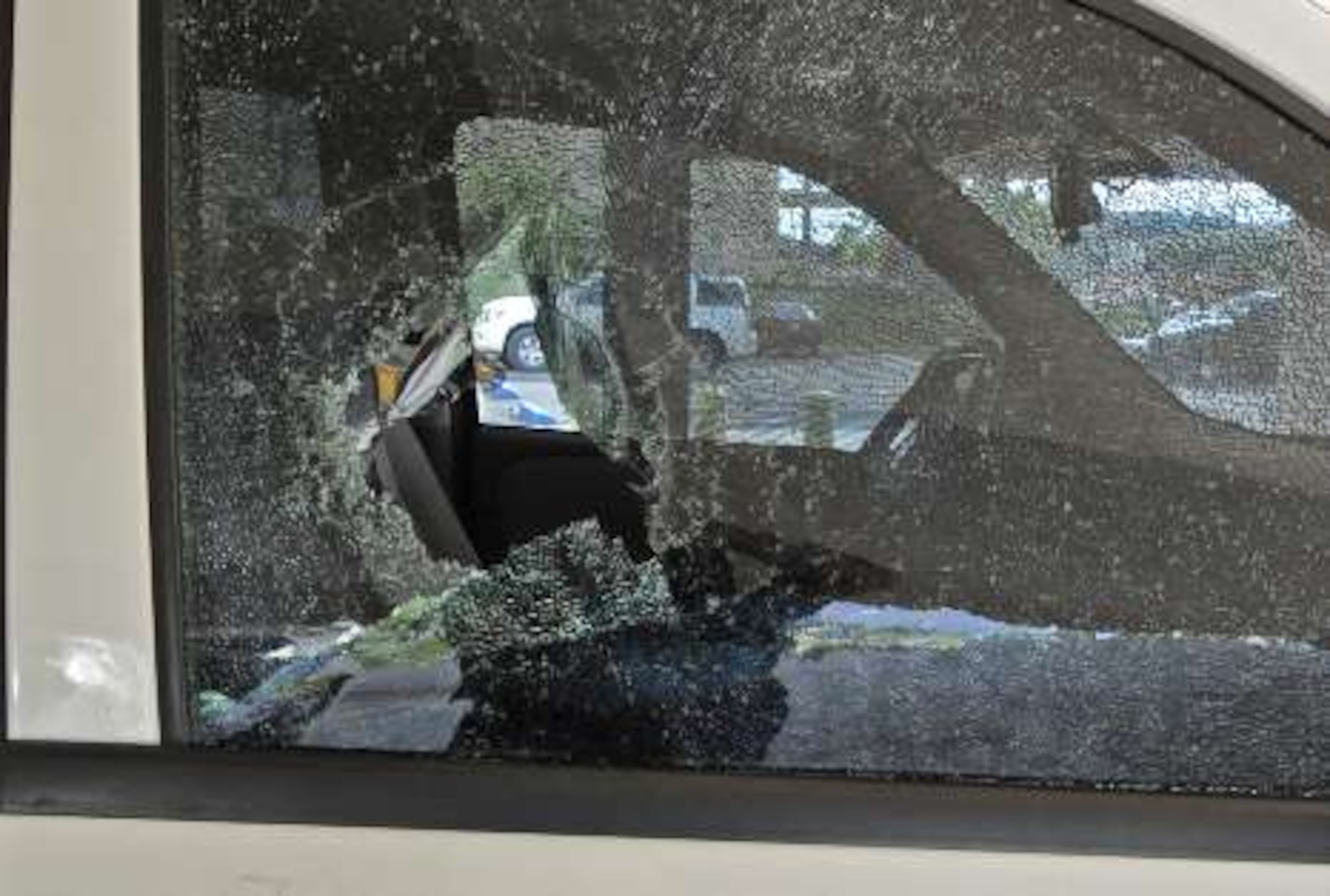 El auto del occiso fue hallado por la Policía con los cristales rotos. <font color="yellow">(Archivo)</font>