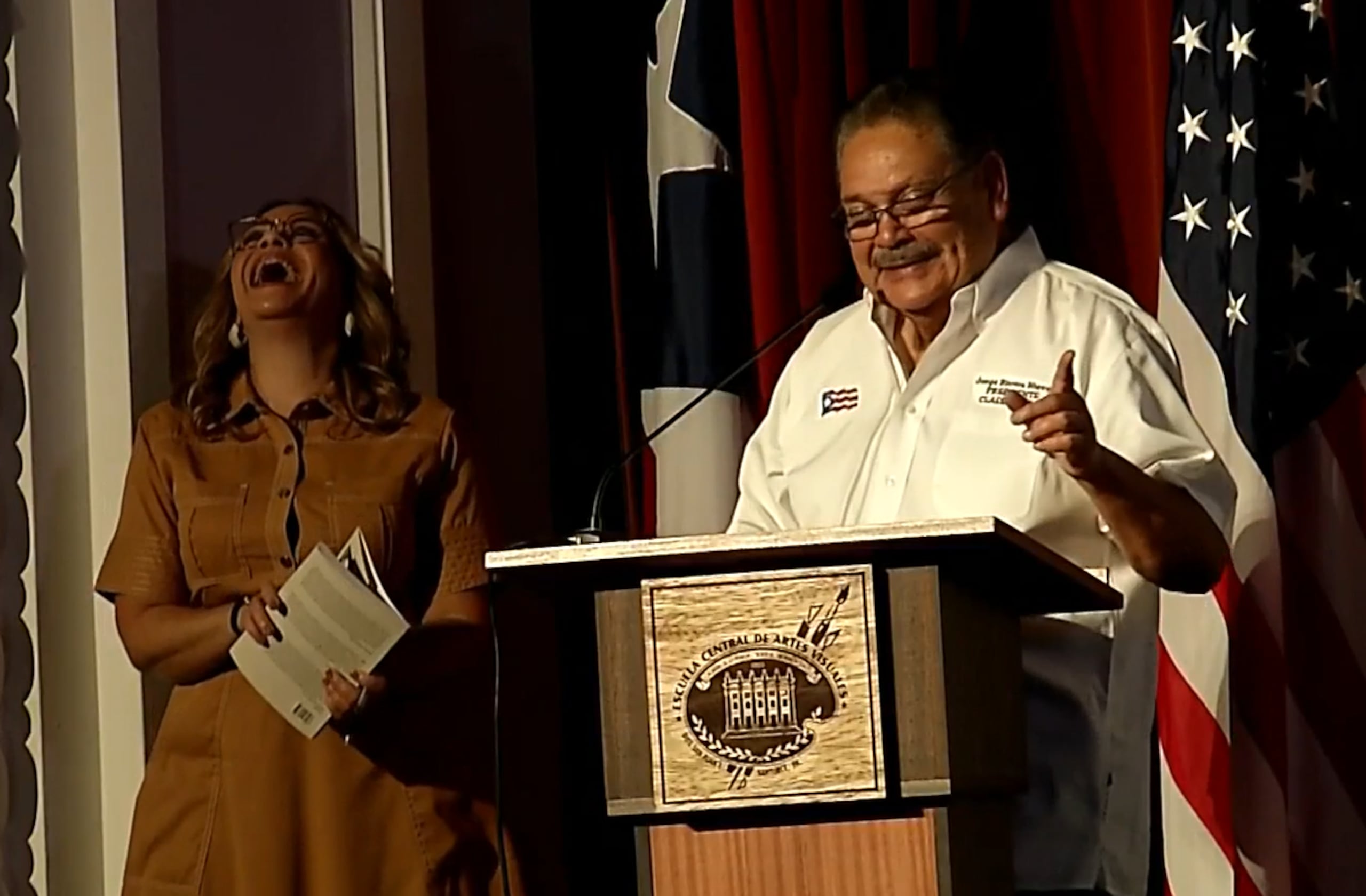 El periodista estuvo acompañado por su hija Grenda.