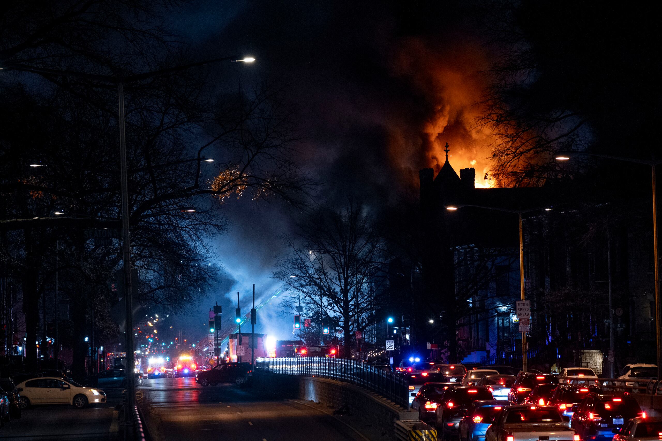 El incendio comenzó el viernes por la noche en la antigua Estación número 12, ahora un lugar histórico en Washington D.C.