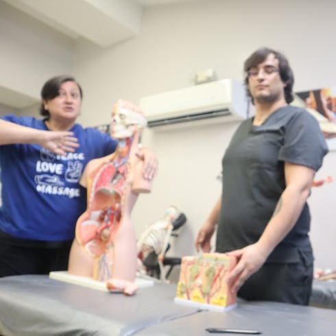 FOTOS: Conoce a la abuelita que estudia en universidad y su hija y nieto son sus profesores