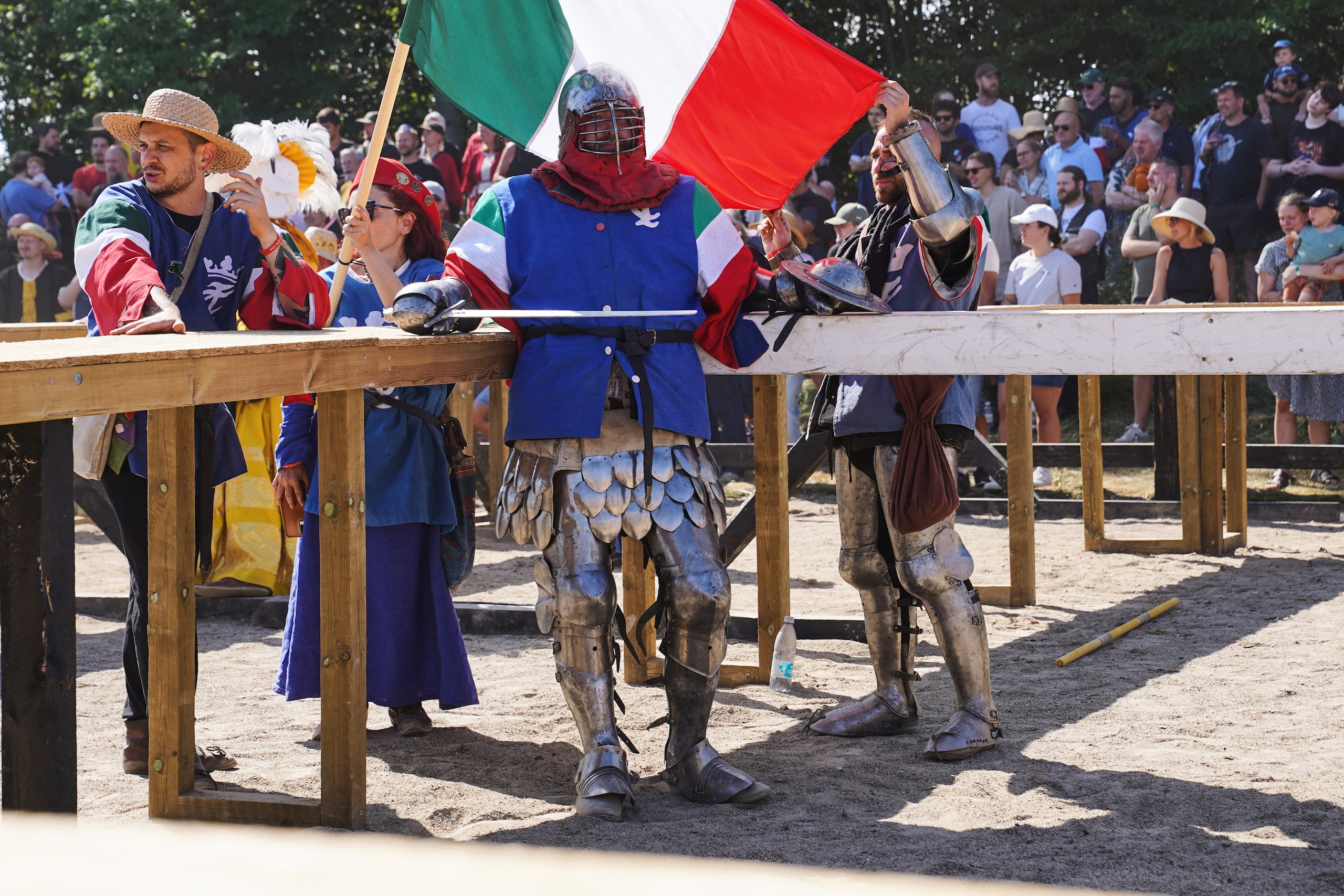 Un combatiente de Italia aguada para salir a su batalla.