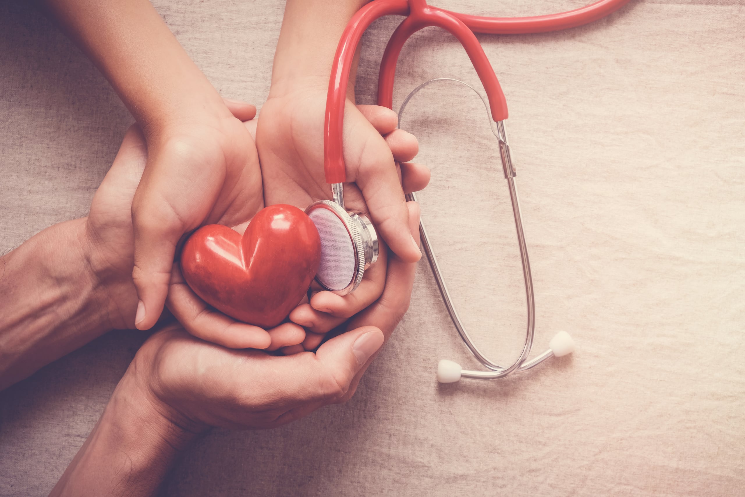 Cada etapa de nuestras vidas requiere de unas consideraciones particulares, pero en todas es preciso cuidar la alimentación y ejercitar el corazón con ejercicio físico.
