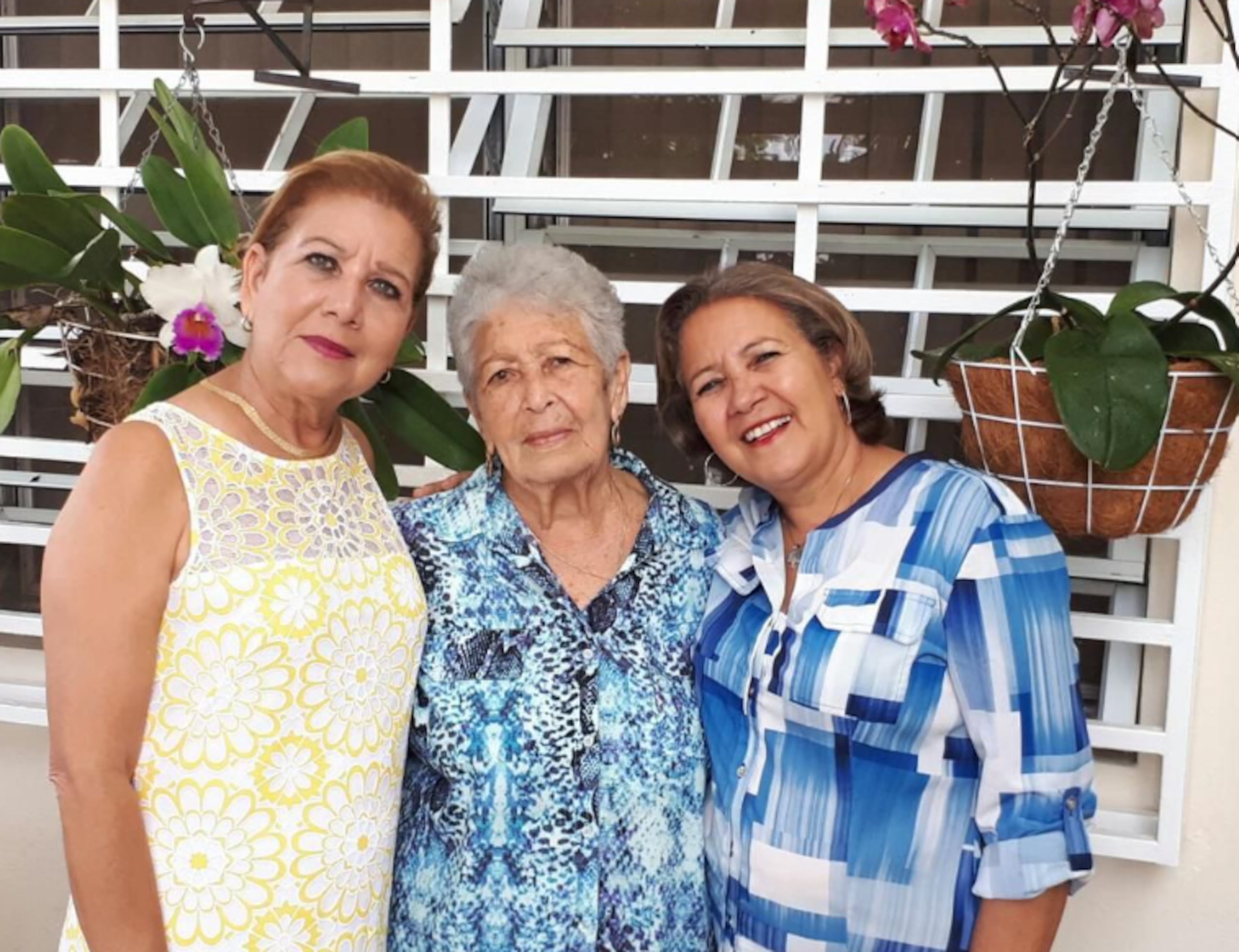 Carmen Lydia Fuentes (al centro) padecía de Alzheimer.