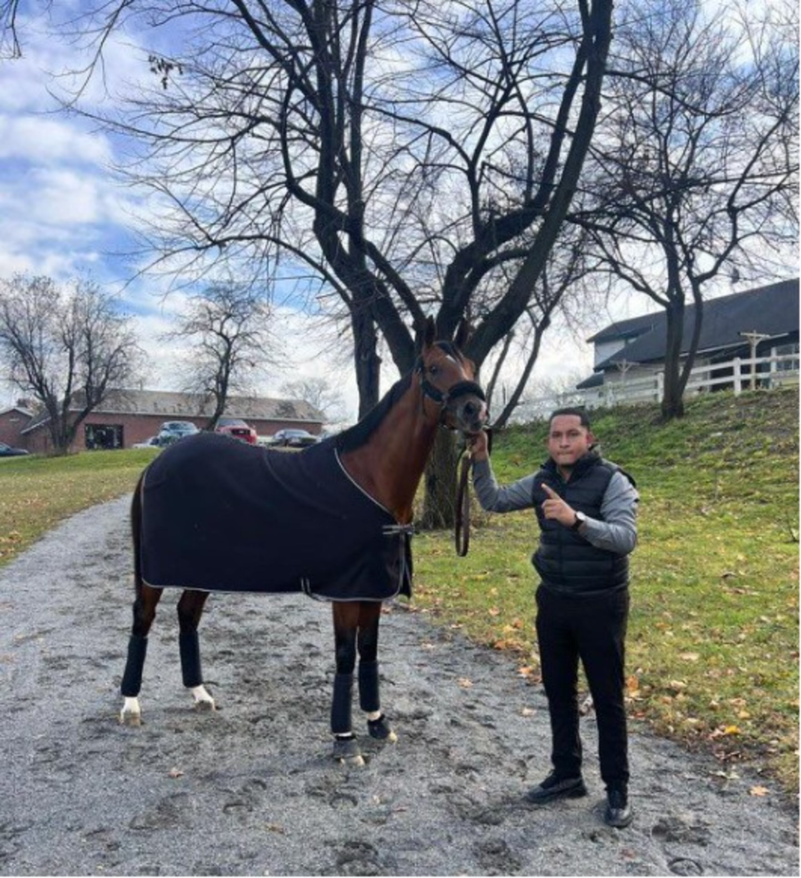 Este es el entrenador boricua Eniel Cordero y el potro Le Dom Bro, quienes van a este sábado a un importante compromiso en el Florida Derby.
