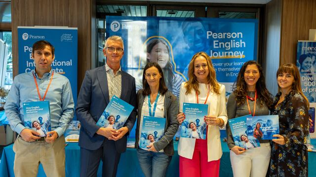 Pearson presenta un informe que explora la enseñanza y la importancia del inglés