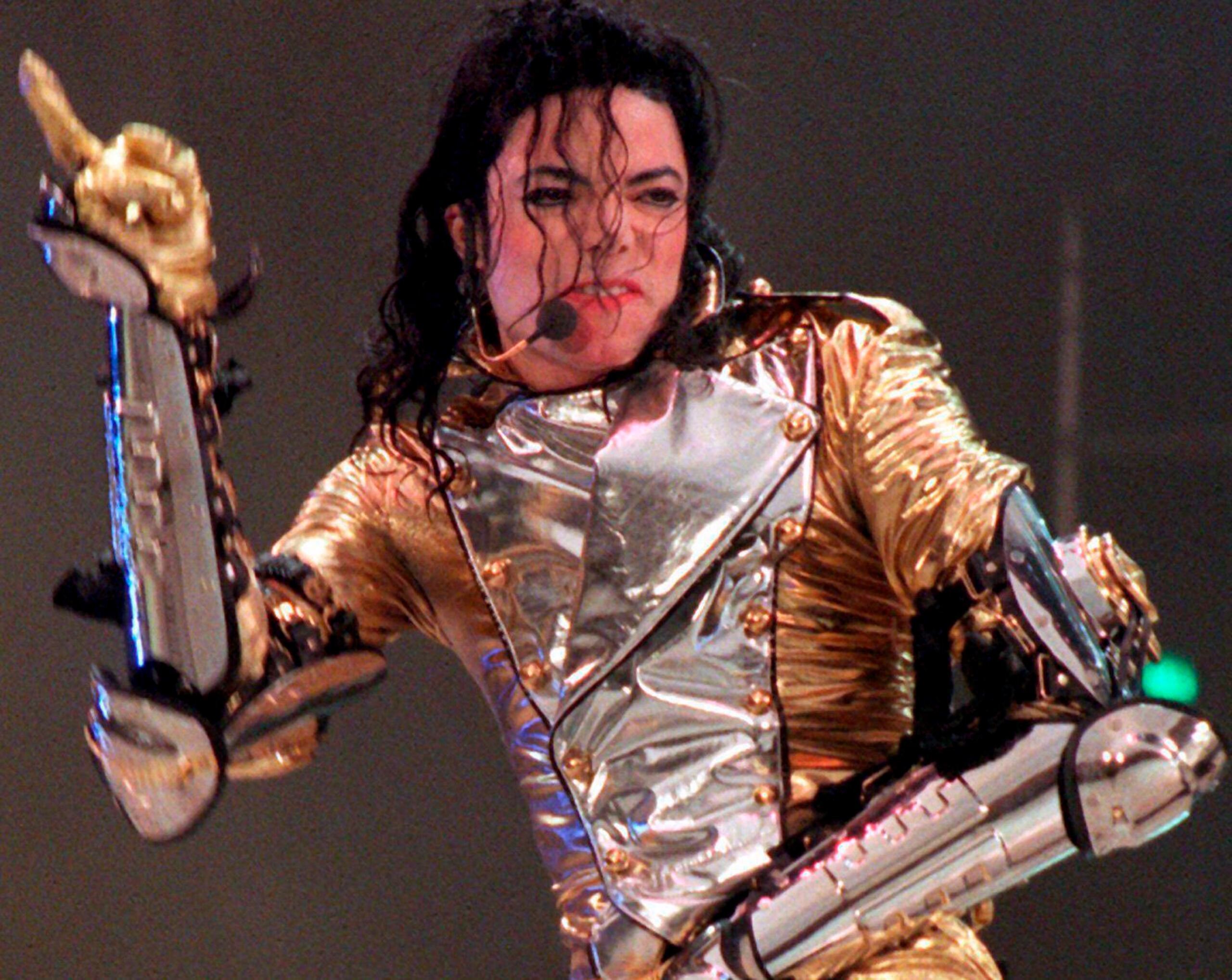 Durante el juicio, otra de las víctimas de Epstein, Johanna Sjoberg, declaró haber conocido a Michael Jackson en la mansión de Epstein en Palm Beach.