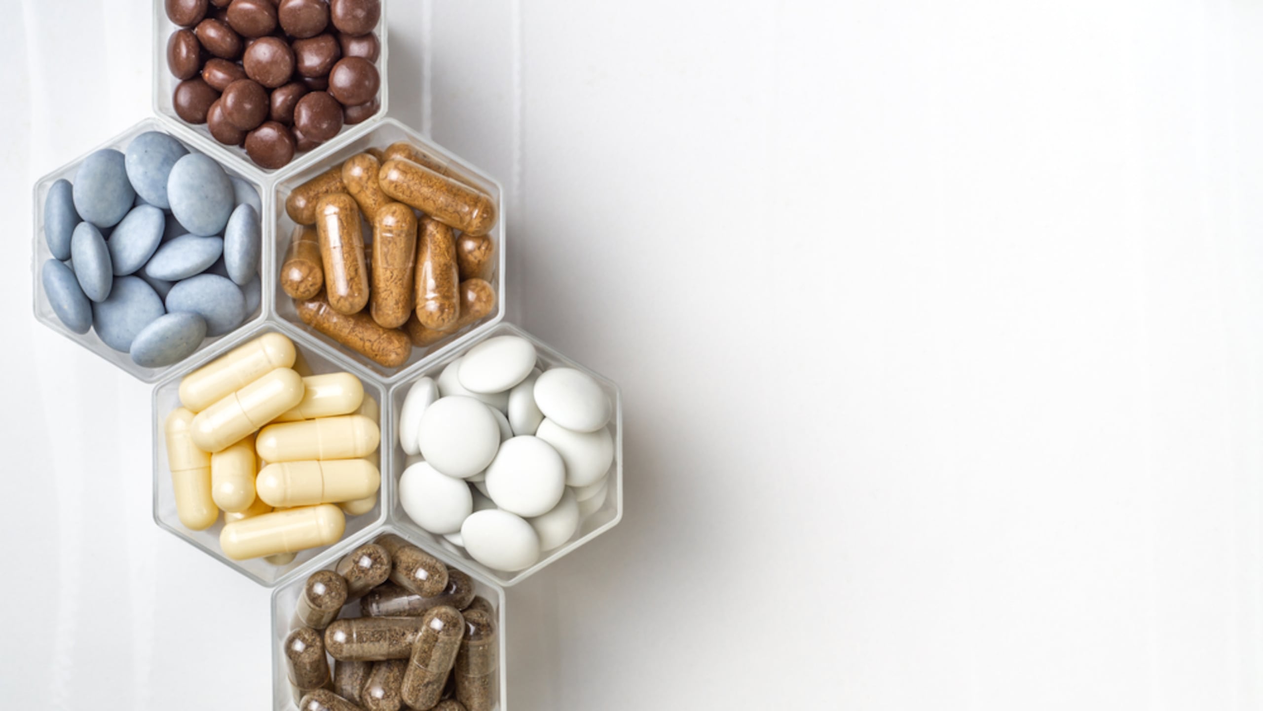 Se puede obtener vitamina D3 a través de la dieta y de suplementos.