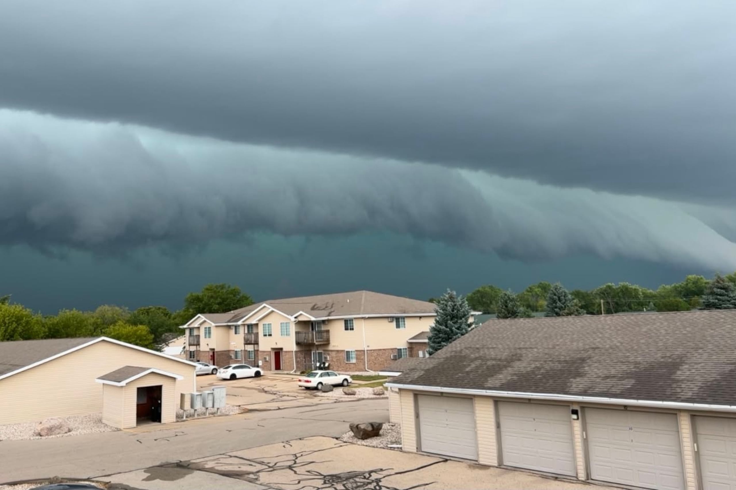 Nubes de tormenta se forman el lunes 27 de julio de 2026 sobre Oshkosh, Wisconsin. (Christina Vogel vía AP)