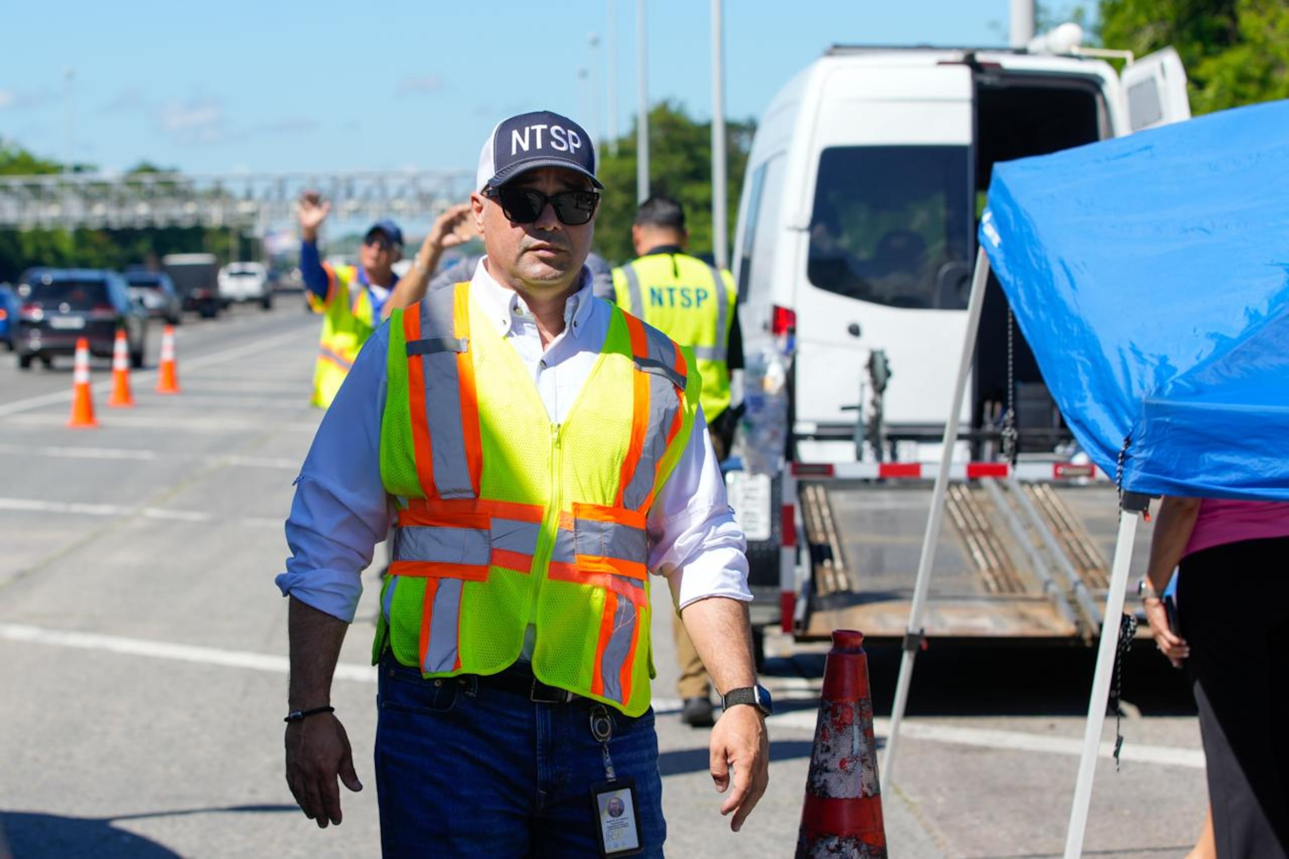 El comisionado interino del Negociado de Transporte y Otros Servicios Públicos, Ángel Cruz Nolasco, durante el operativo.
