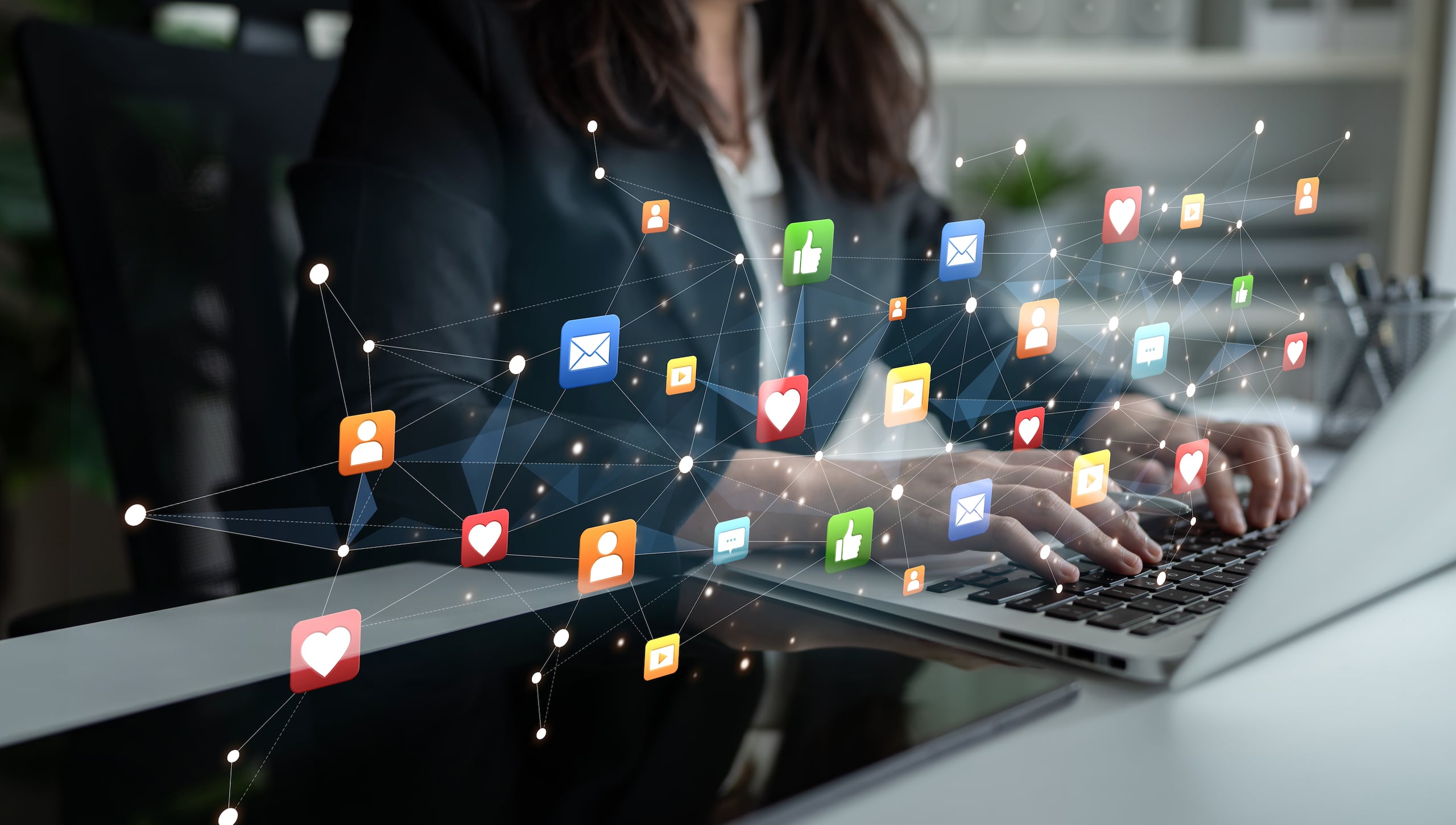 Las redes sociales pueden llegar a ser nuestras aliadas en la búsqueda amorosa, pero igualmente pueden ser un arma de doble filo.