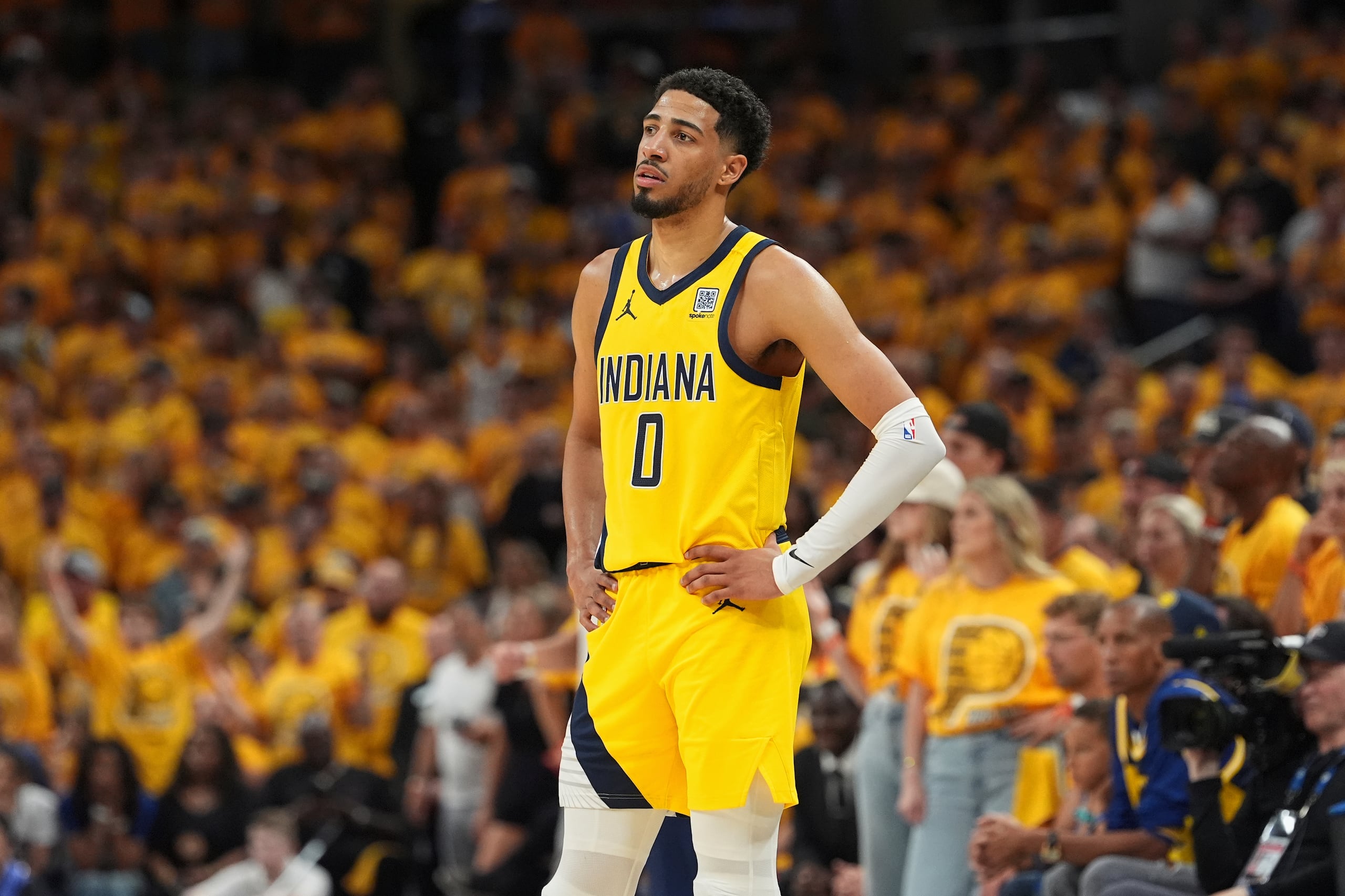 Tyrese Haliburton, de los Pacers de Indiana, se lamenta durante el cuarto partido de las Finales de la NBA, ante el Thunder de Oklahoma City,.