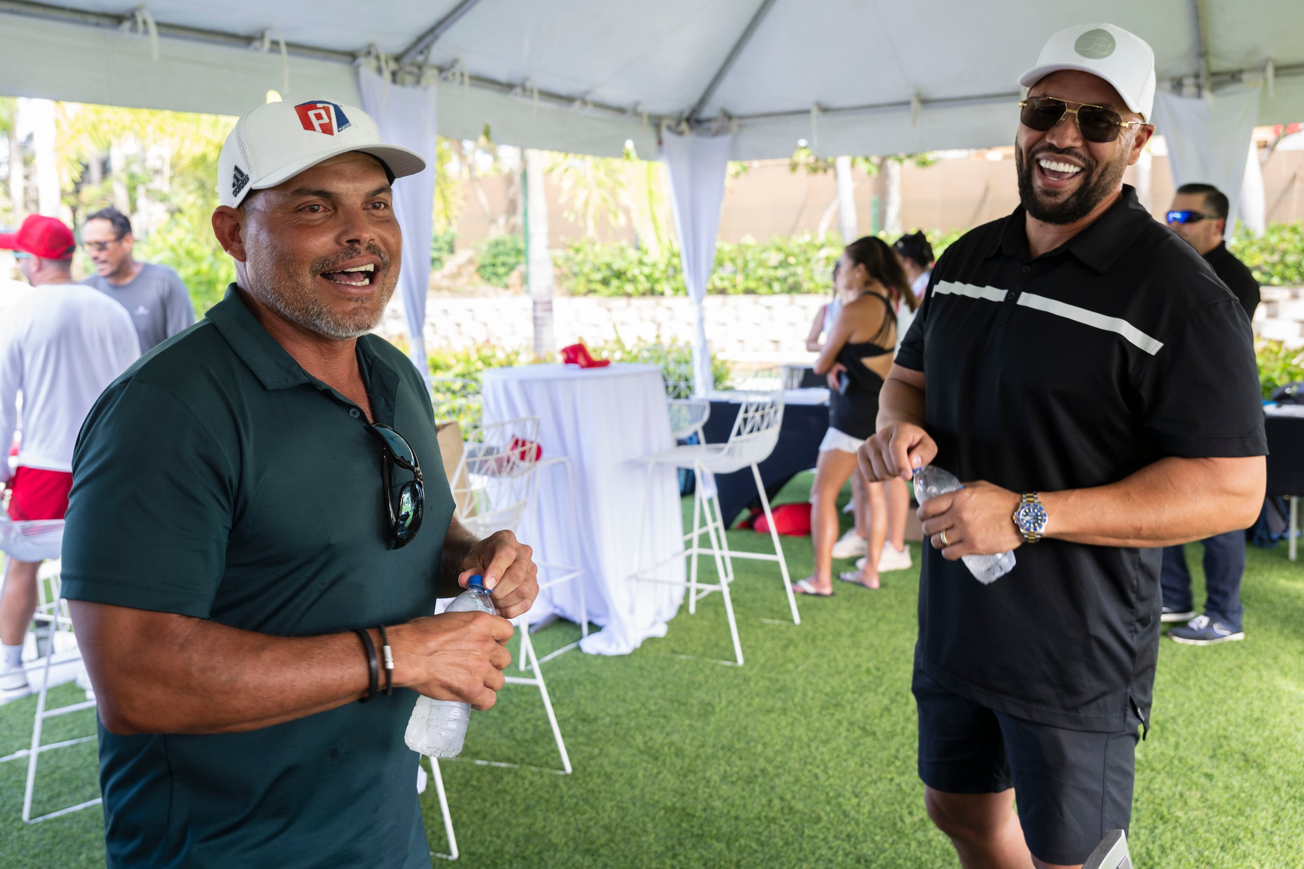 Carlos Beltrán junto a Iván Rodríguez en un torneo benéfico de pickleball de The Rain & Rose Charitable Fund, de Mark Basille, que se llevó a cabo en el Dorado Beach Resort.