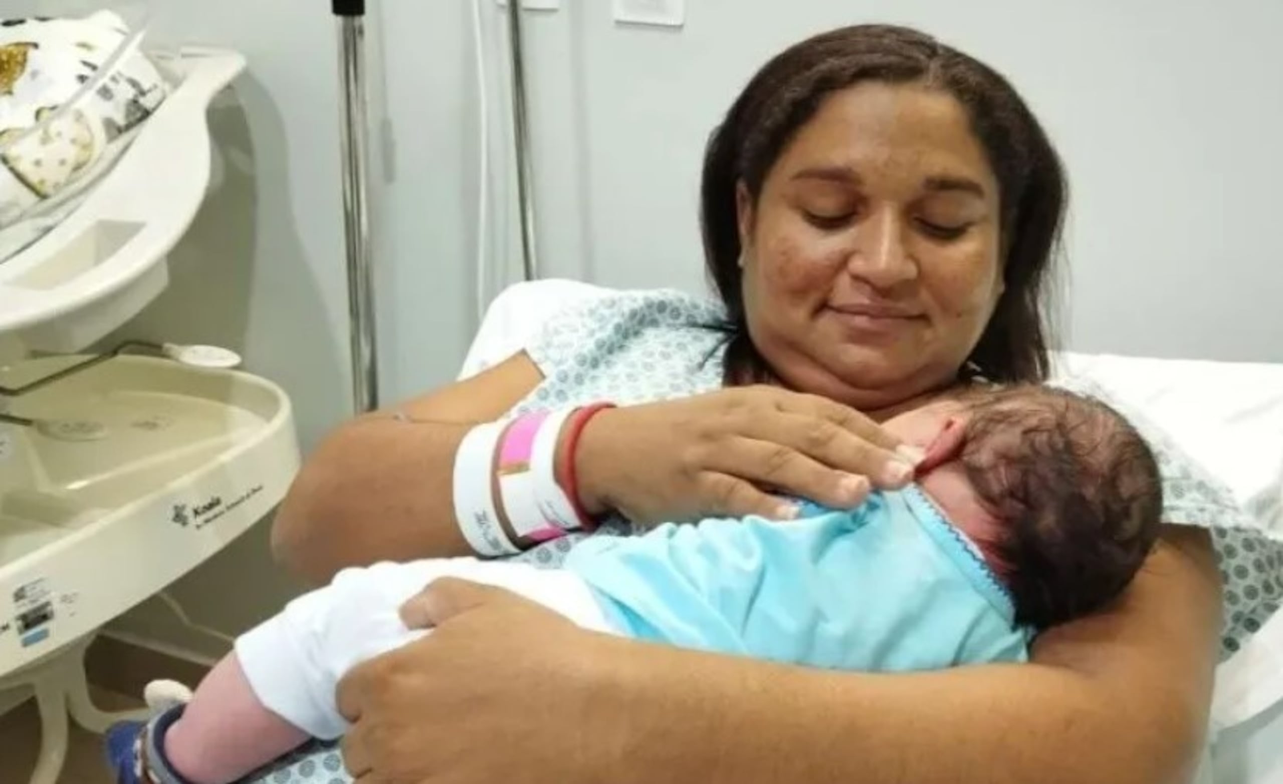 El parto, que fue por cesárea, transcurrió sin inconvenientes el 24 de octubre en el Hospital Regional de Sertão Central (HRSC) y tanto el bebé como su madre se encuentran sanos.