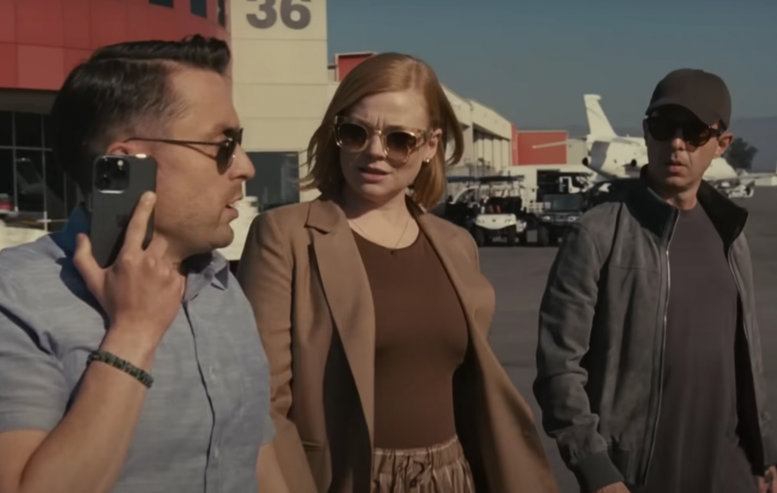 La serie "Succession", de HBO Max, estrenará su cuarta temporada, donde contará nuevamente con las actuaciones de, izquierda a derecha, Kieran Culkin, Sarah Snook y Jeremy Strong.