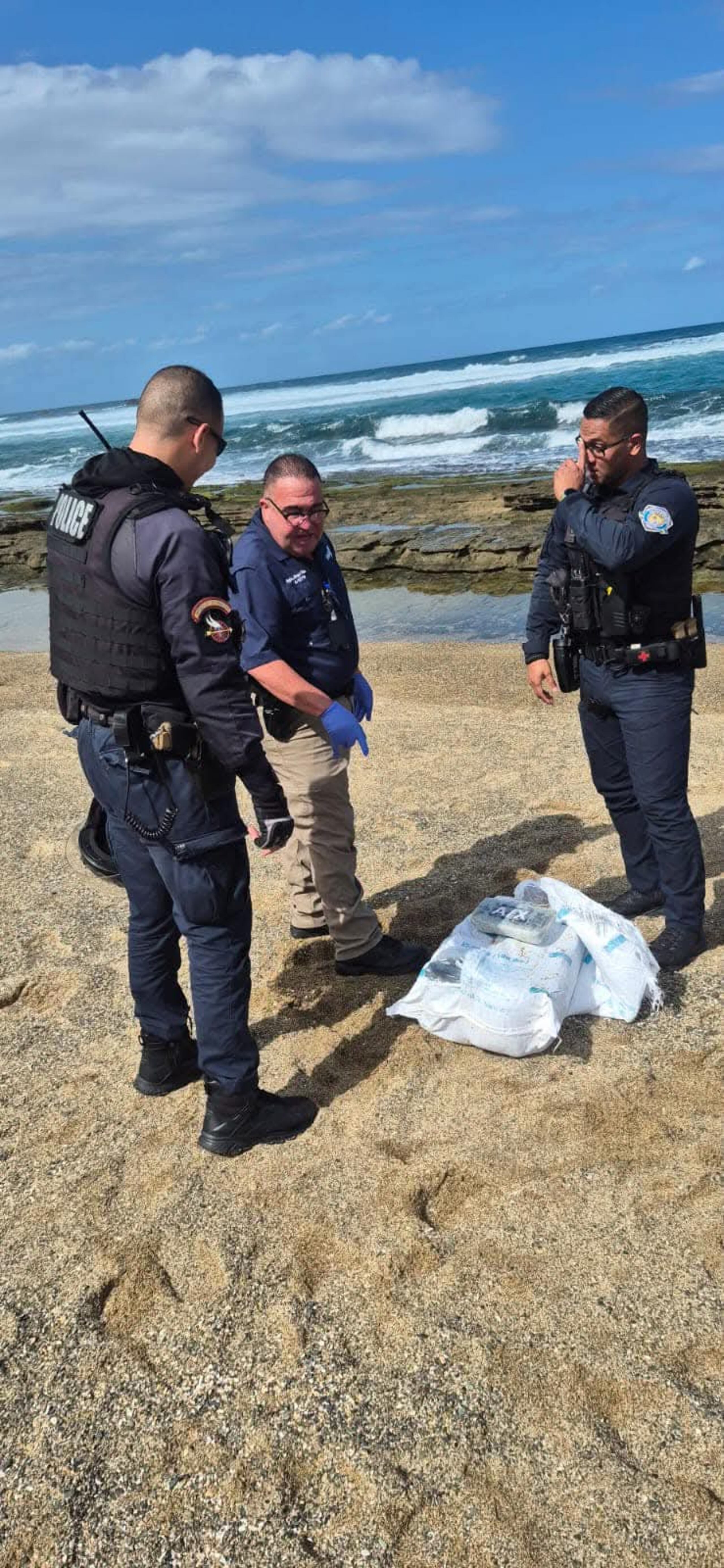 Se encontraron 25 kilos de lo que se presume es cocaína.