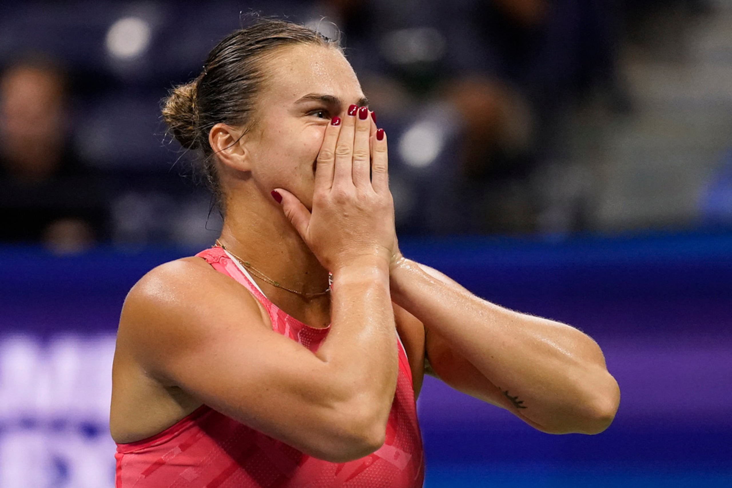 La bielorrusa Aryna Sabalenka festeja durante el desempate ante la local Madison Keys.
