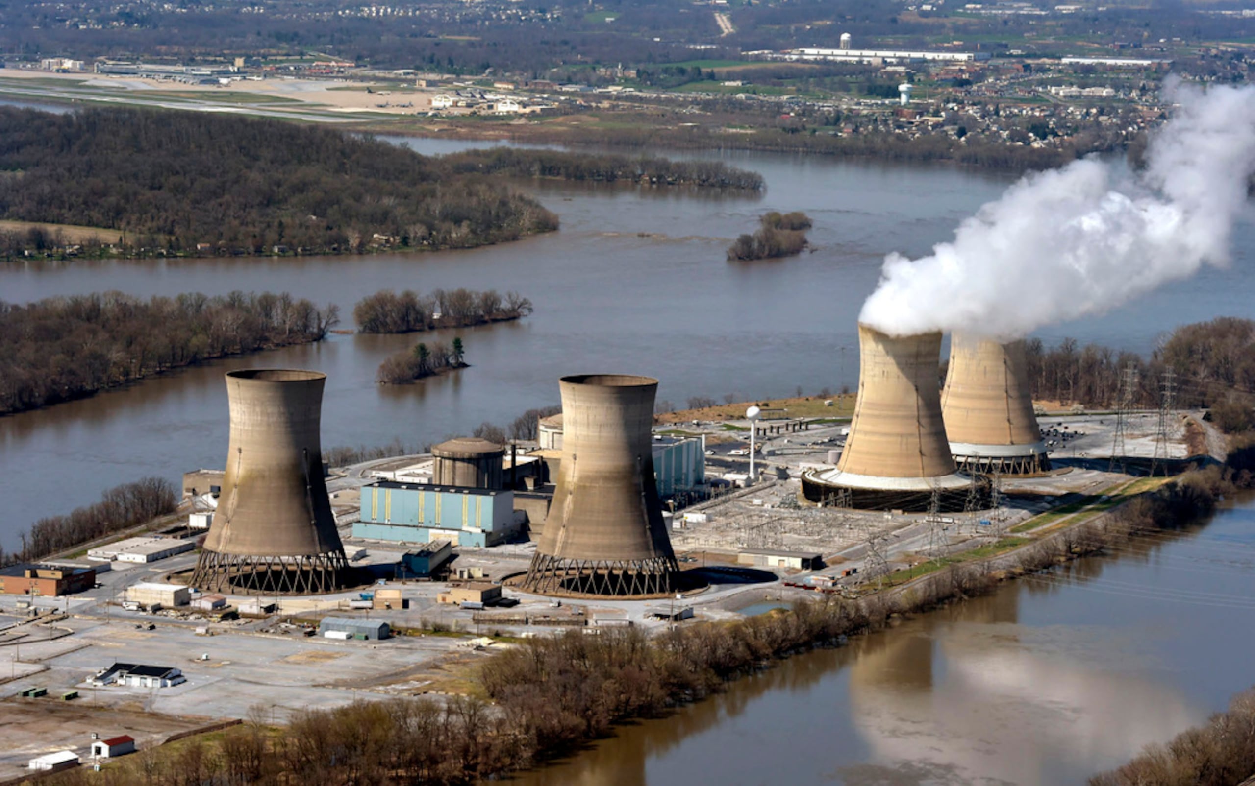 Vista aérea de la planta nuclear Three Mile Island el 18 de abril de 2018.