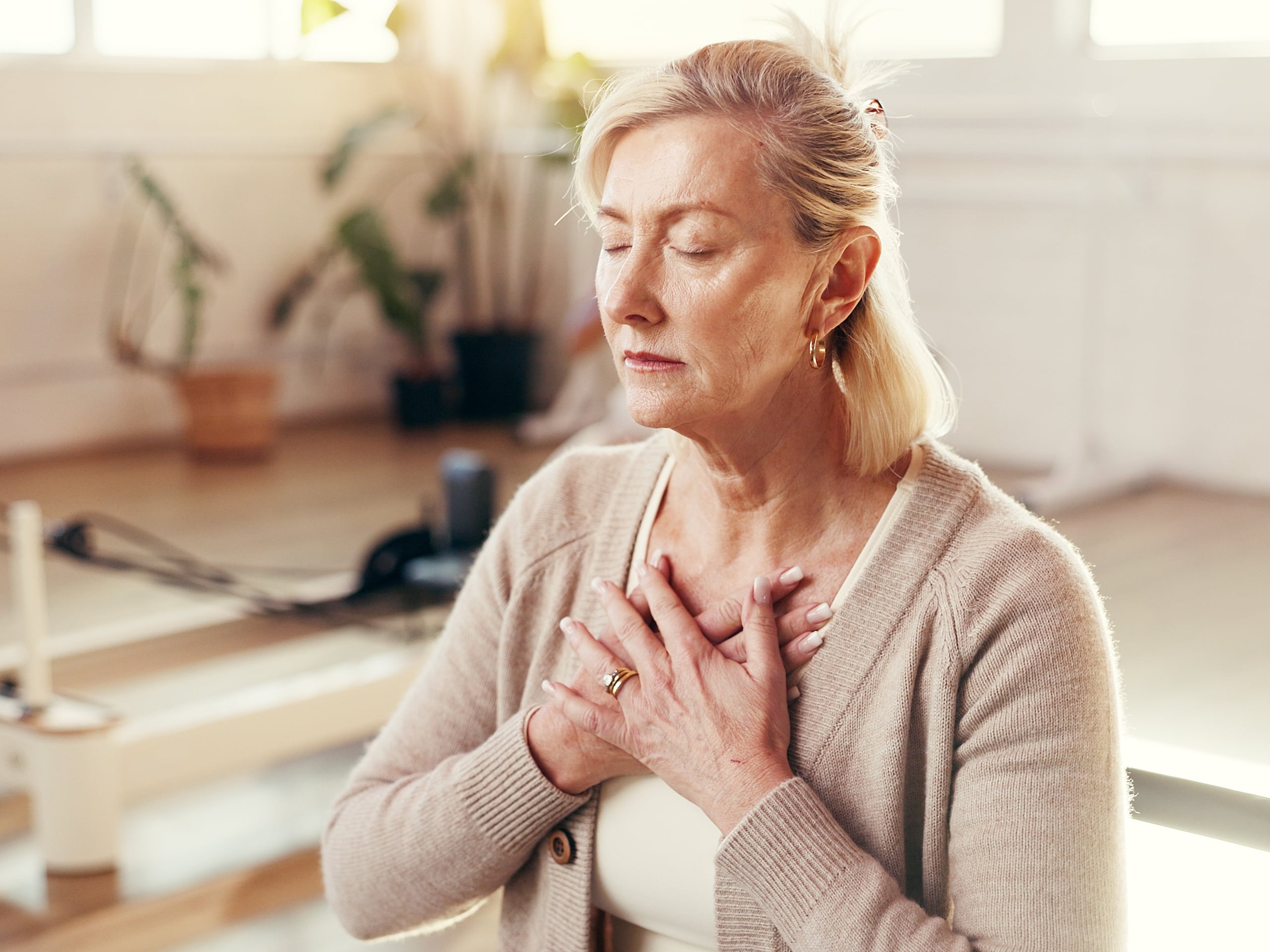 La alentadora noticia es que el estrés, a diferencia de otros factores de riesgo, puede manejarse y reducirse mediante estrategias accesibles y efectivas.