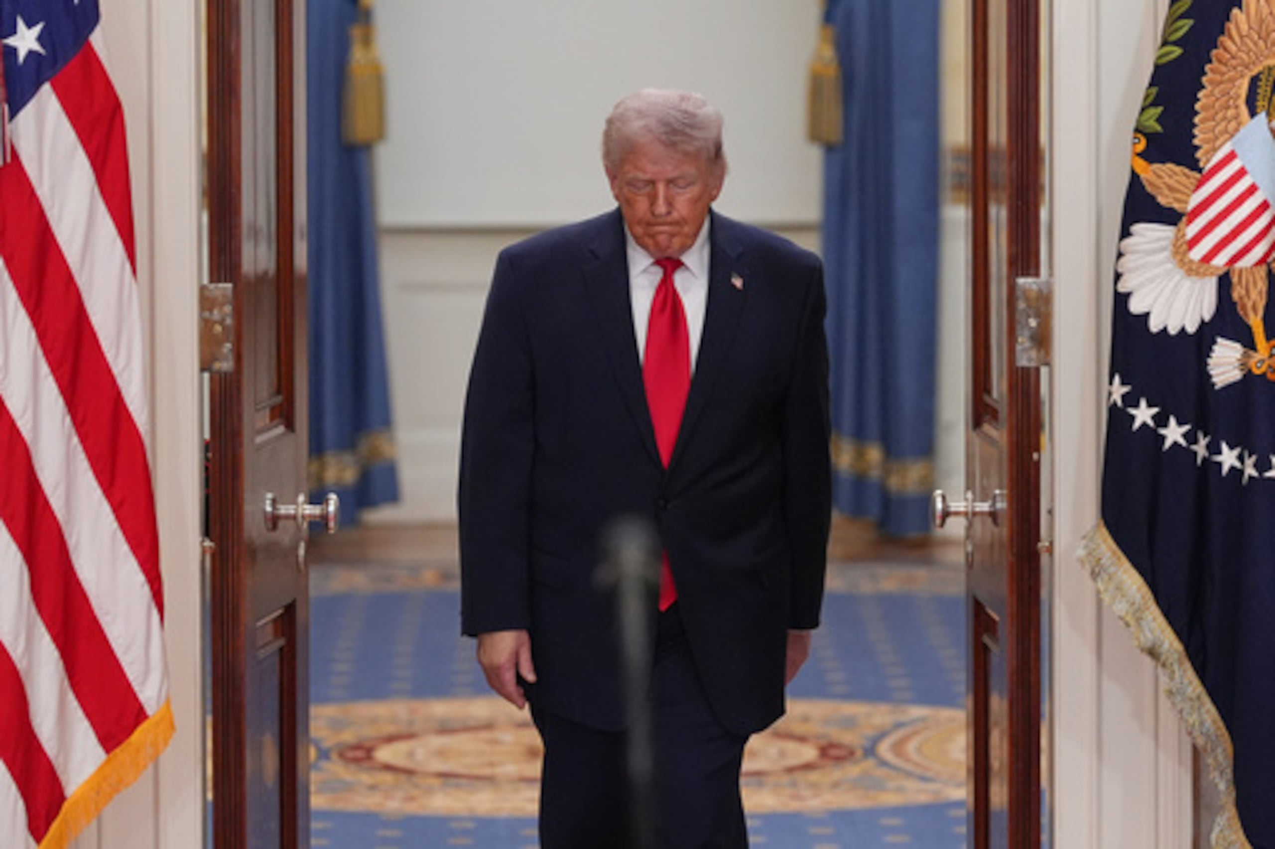 El presidente de Estados Unidos, Donald Trump, dijo este martes en Fox News que se encontraba en "negociaciones intensas" con Irán, a horas de la fecha límite que dio para reabrir el estrecho de Ormuz.