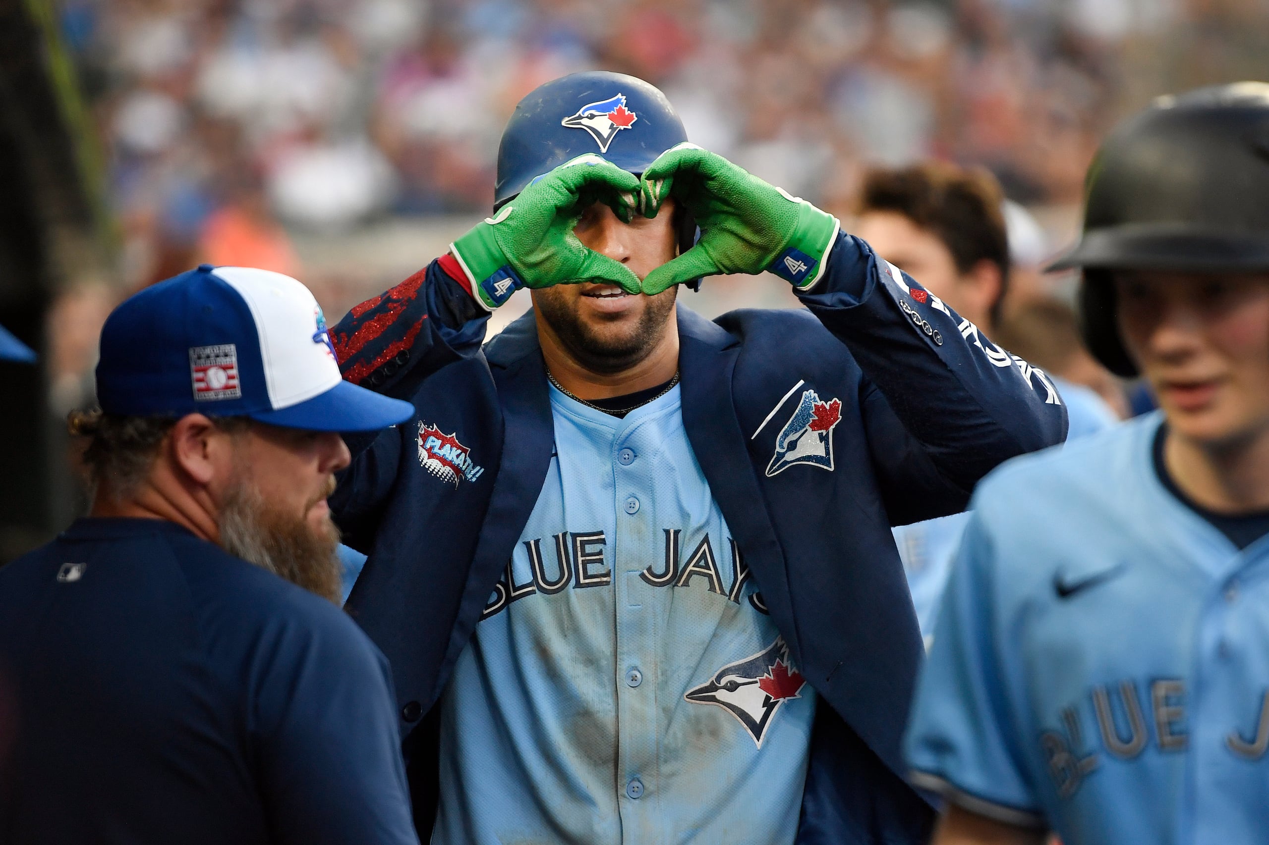 George Springer de los Blue Jays de Toronto reacciona tras su jonrón en la novena entrada ante los Tigres de Detroit el sábado 26 de julio del 2025.