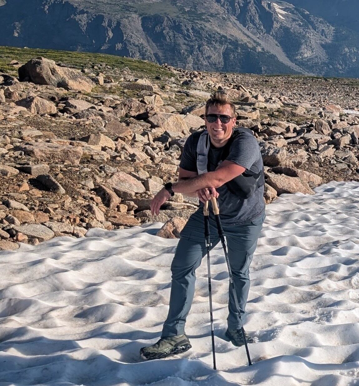 Imagen de la cobertura de: Enfermero de Montana sobrevive atravesado por un bastón durante una excursión