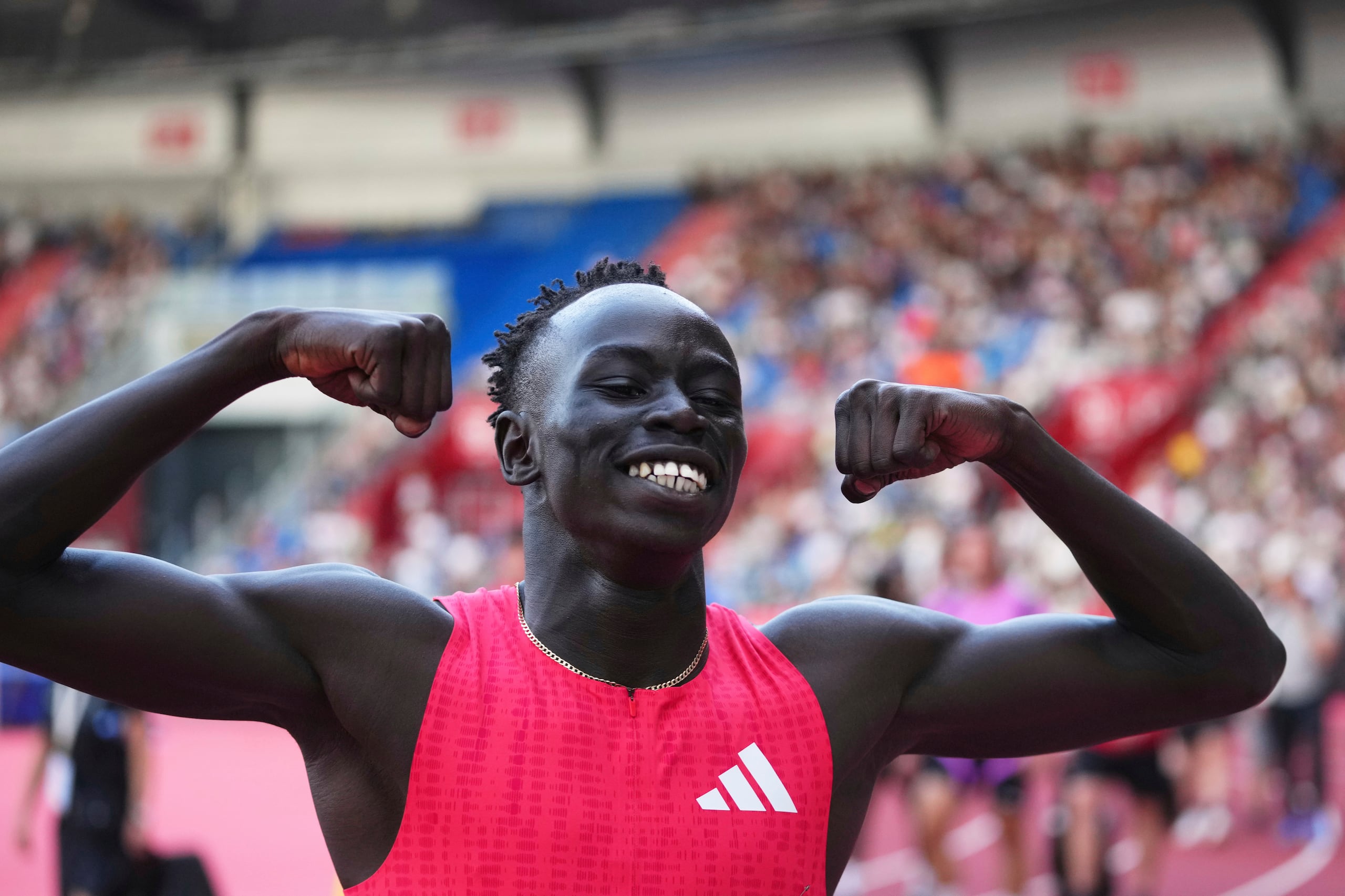 El australiano Gout Gout celebra tras ganar los 200 metros en la justa Ostrava, el 24 de junio de 2025, en Ostrava, República Checa.