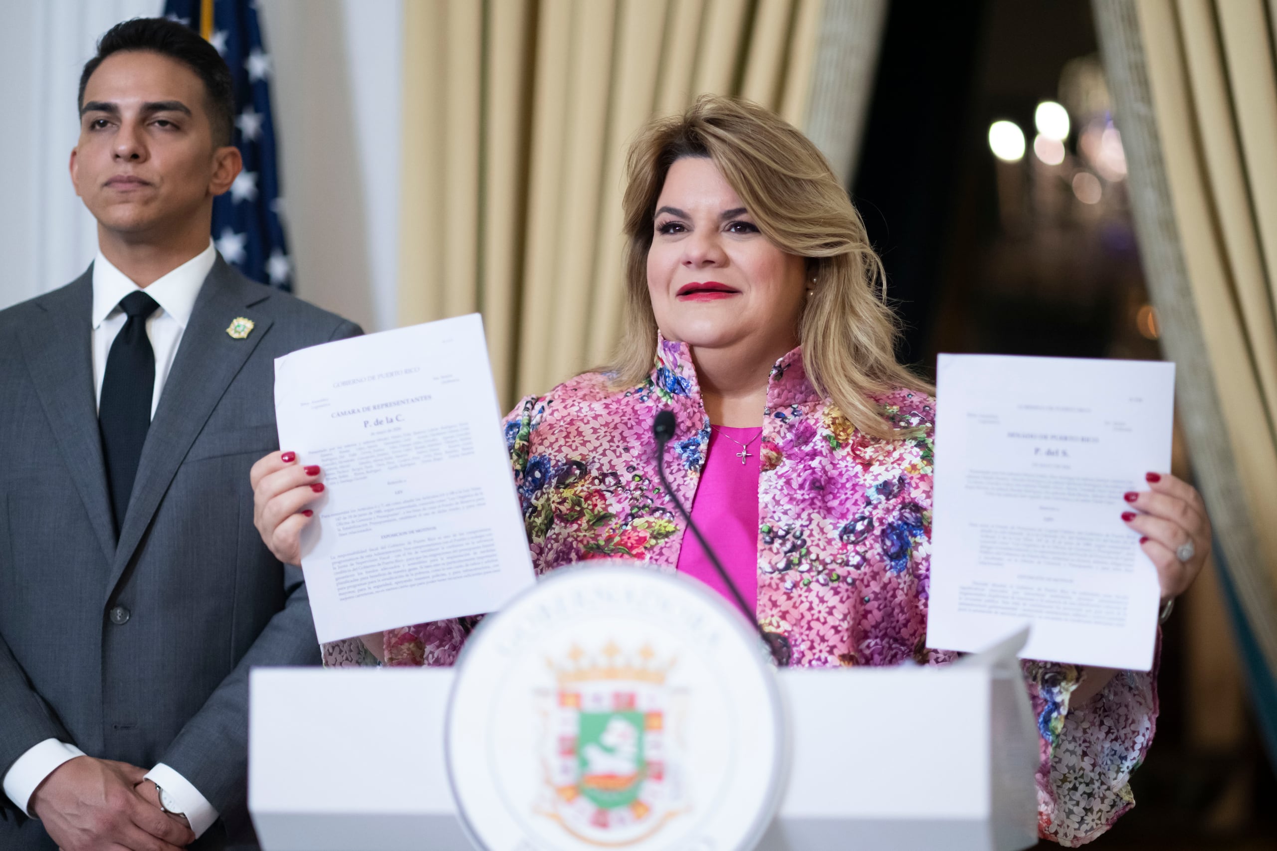 González destacó que el nuevo presupuesto presentado incluye $44 millones para actualizar las escalas salariales del personal de rango de la Policía de Puerto Rico y $15.6 millones para la adquisición de equipos de seguridad.
Jenniffer González