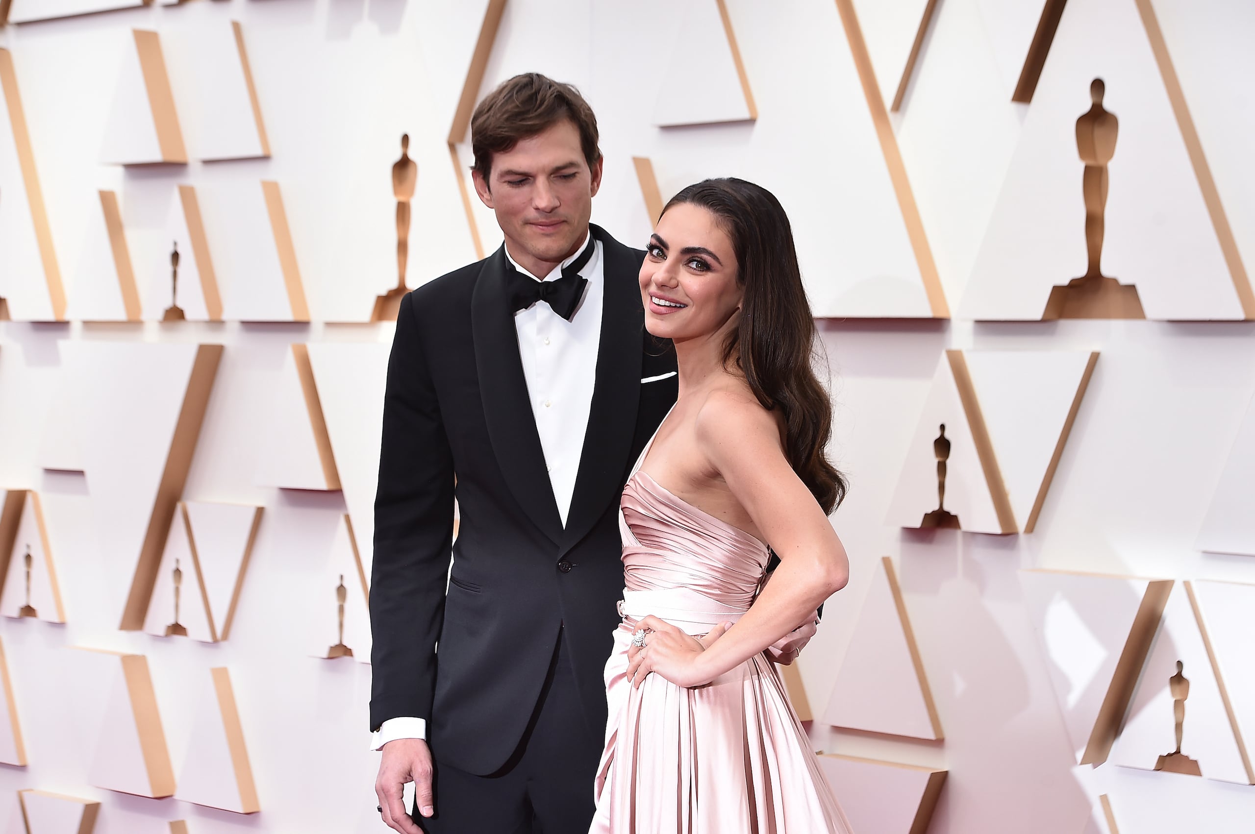 Ashton Kutcher y Mila Kunis escribieron misivas en apoyo a Danny Masterson, quien enfrenta pena de cárcel por violar a dos mujeres.