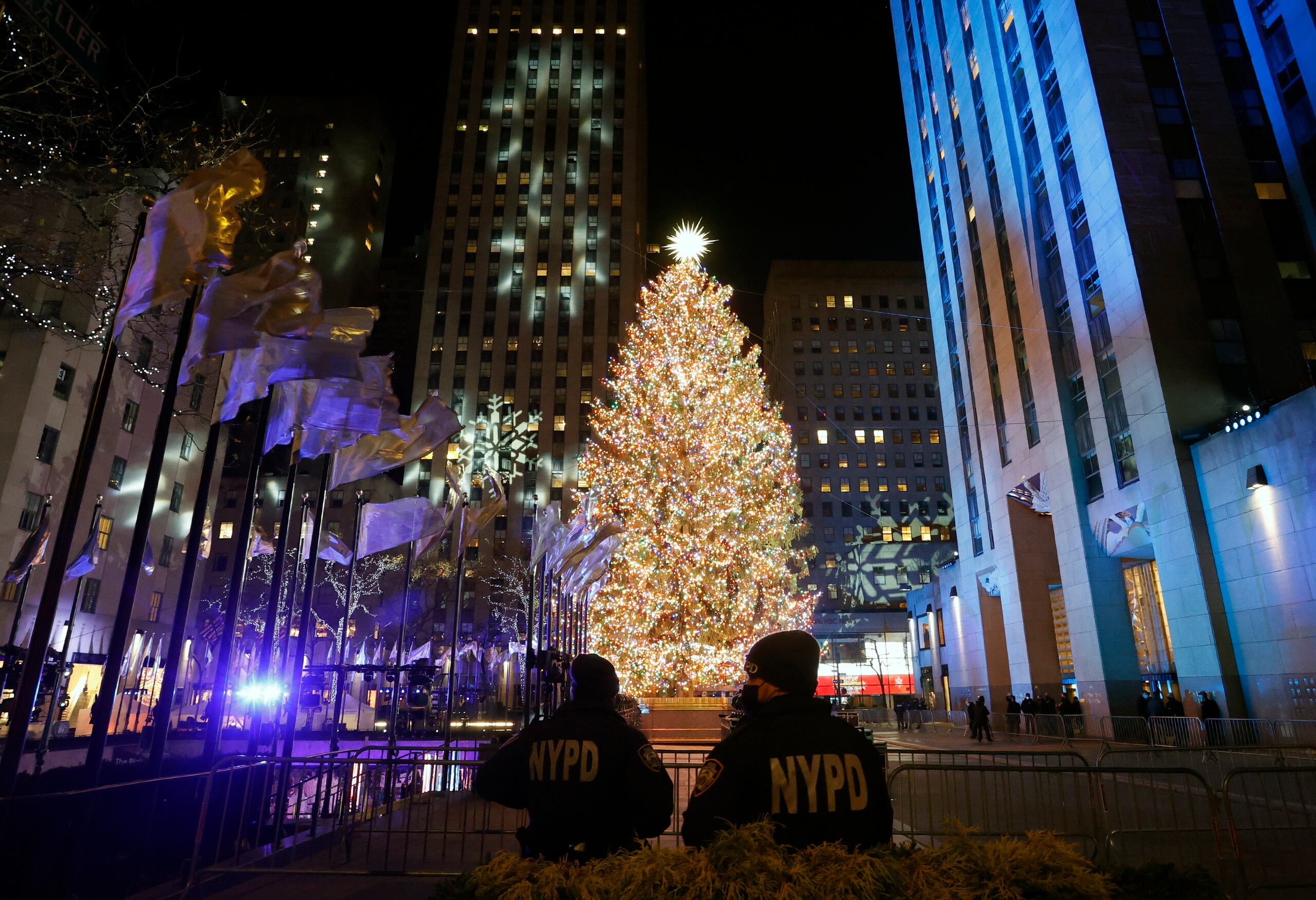 Uno de los destinos ideales para celebrar la Navidad es el Rockefeller Center, en Nueva York. (EFE/EPA/JASON SZENES)