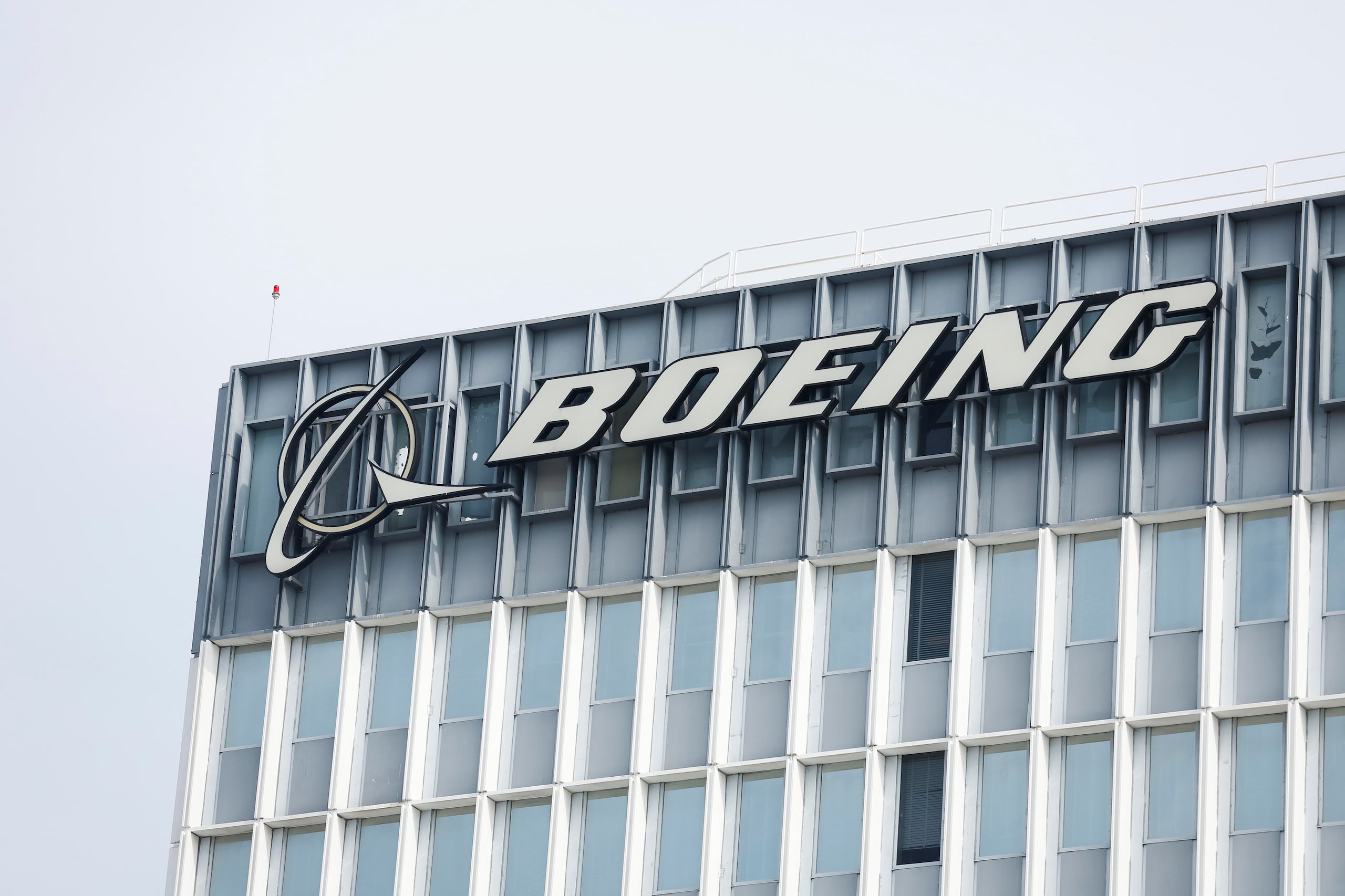Boeing, que nunca había obtenido un contrato de este tipo, está lidiando con un nuevo escrutinio por los problemas registrados en su 737 Max y la Administración de Trump se ha comprometido a restaurar la reputación y la “cultura de la seguridad” de la empresa.