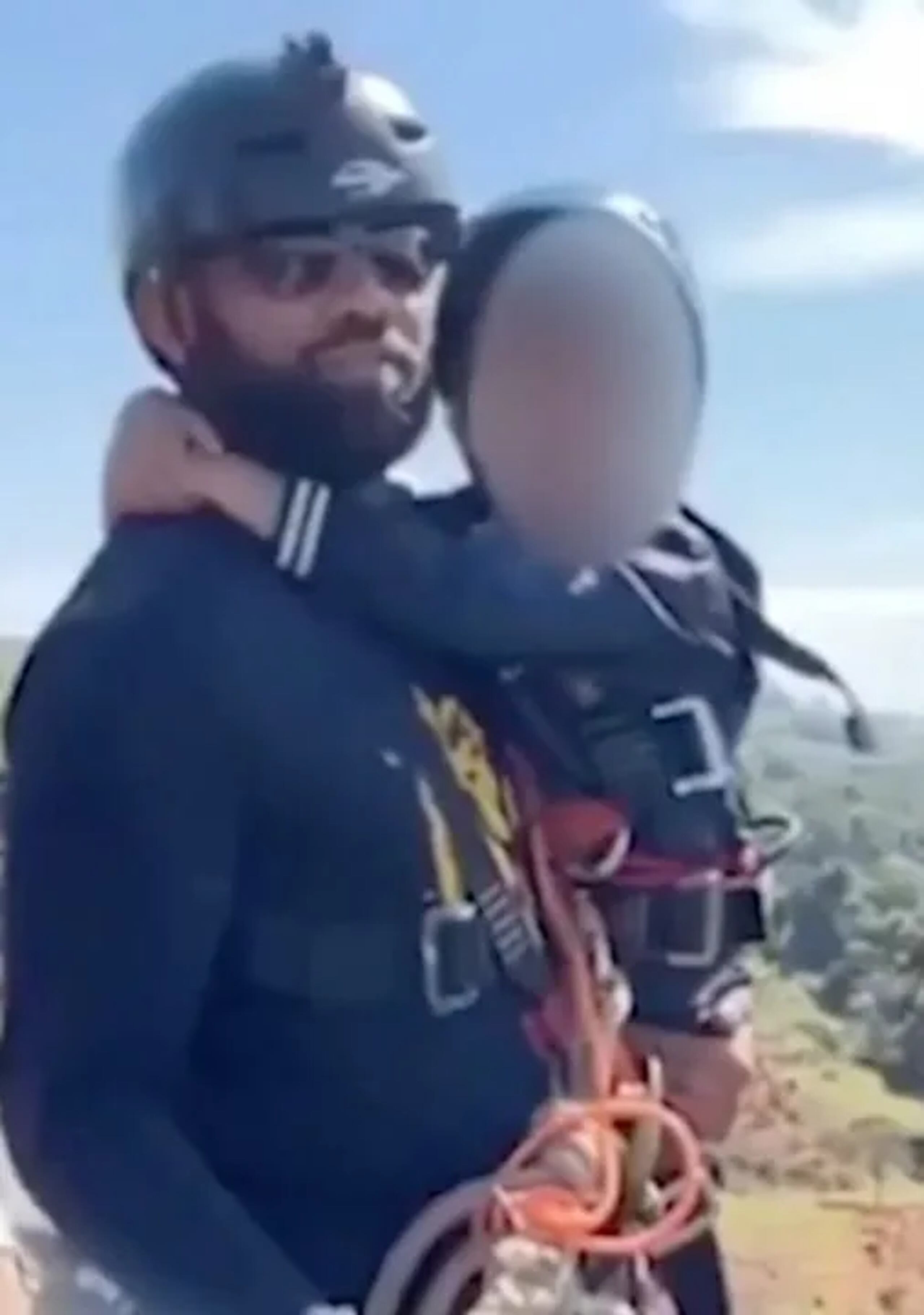 Uno de los instructores de rope jumping detenido en Brasil había saltado tres años antes con un niño sujetado a su pecho