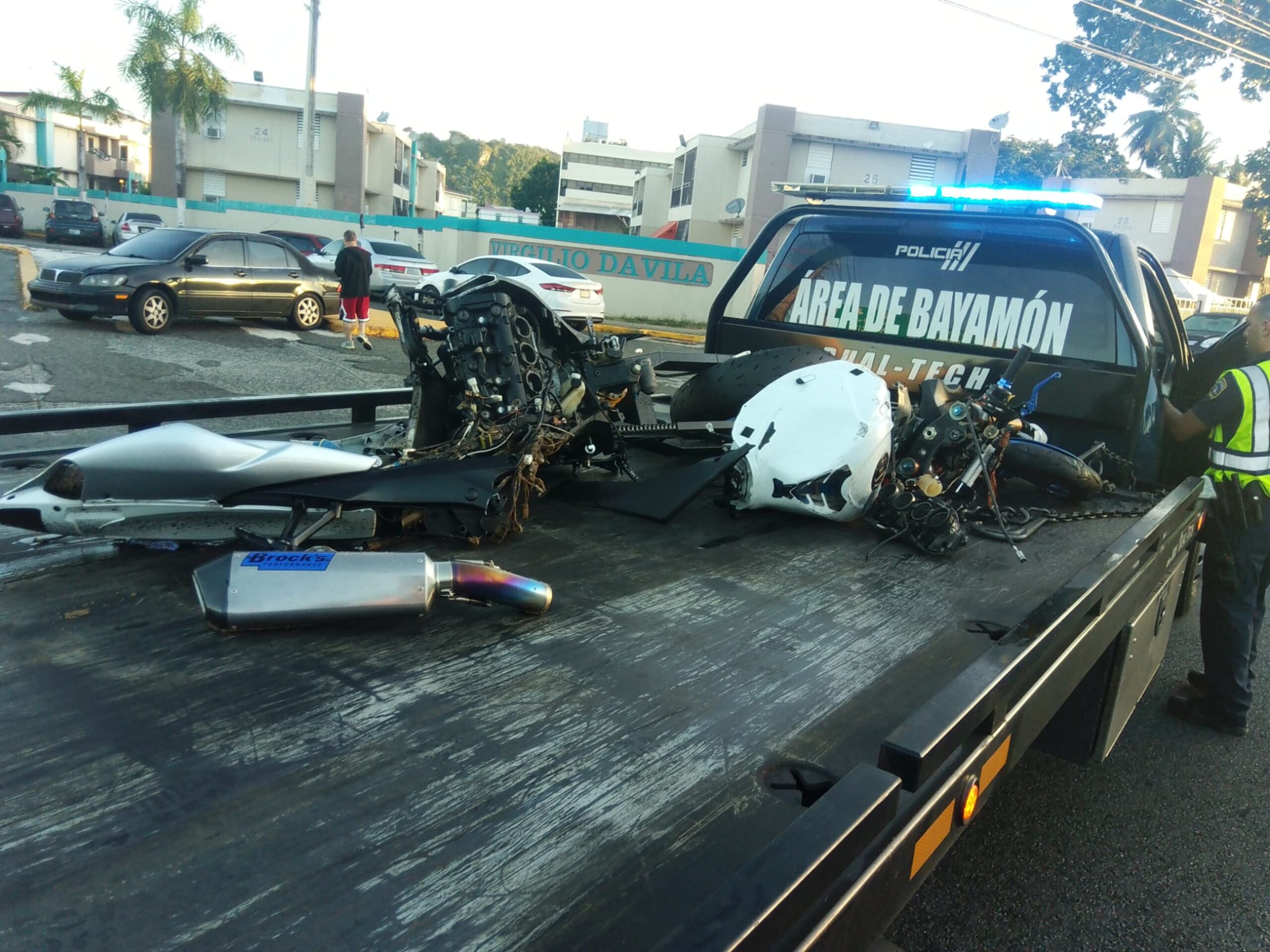 Un accidente de motora reportado en la entrada del residencial Virgilio Dávila.